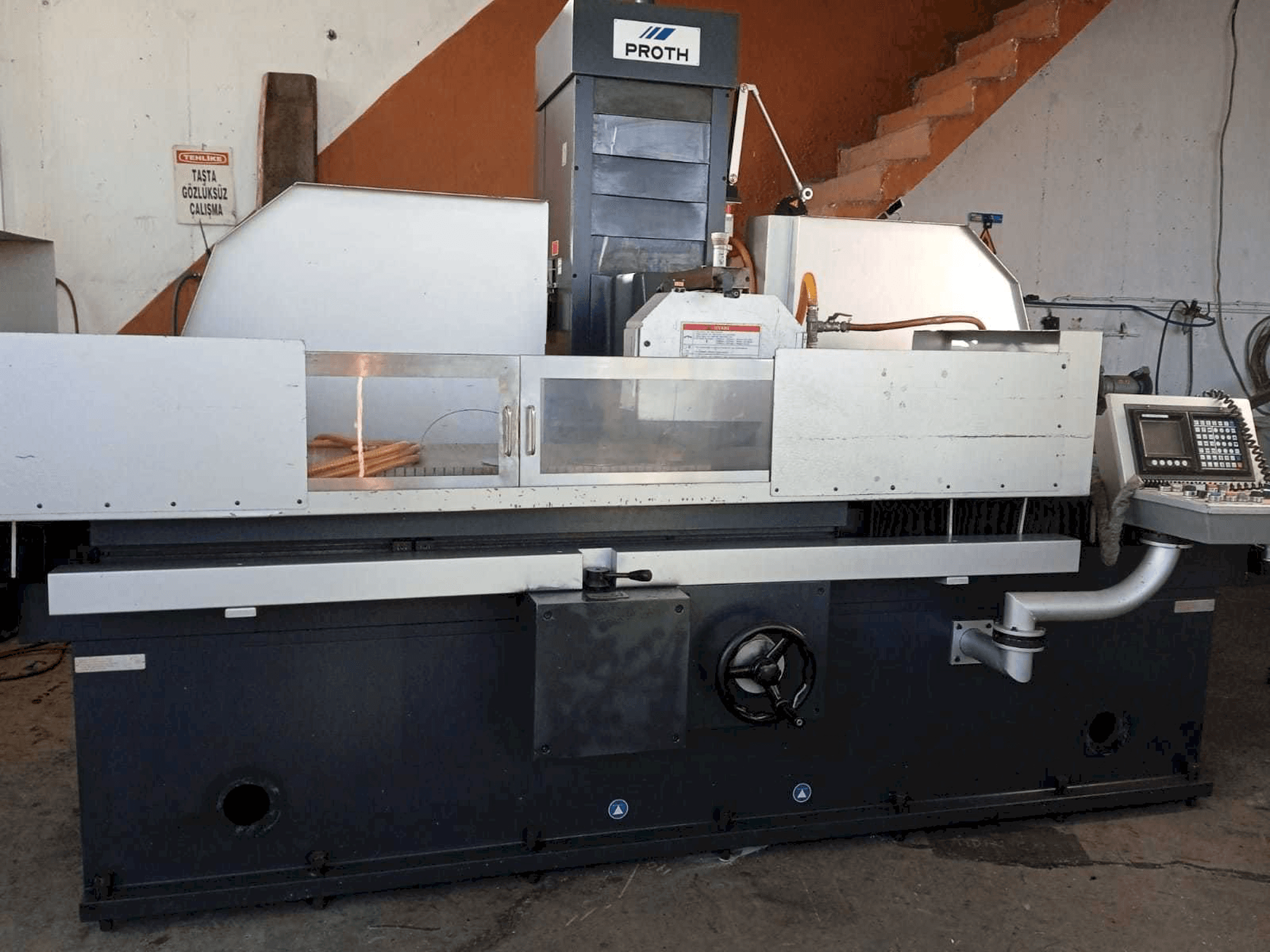 Vue de face de la machine Proth PSGC-50100 AHR
