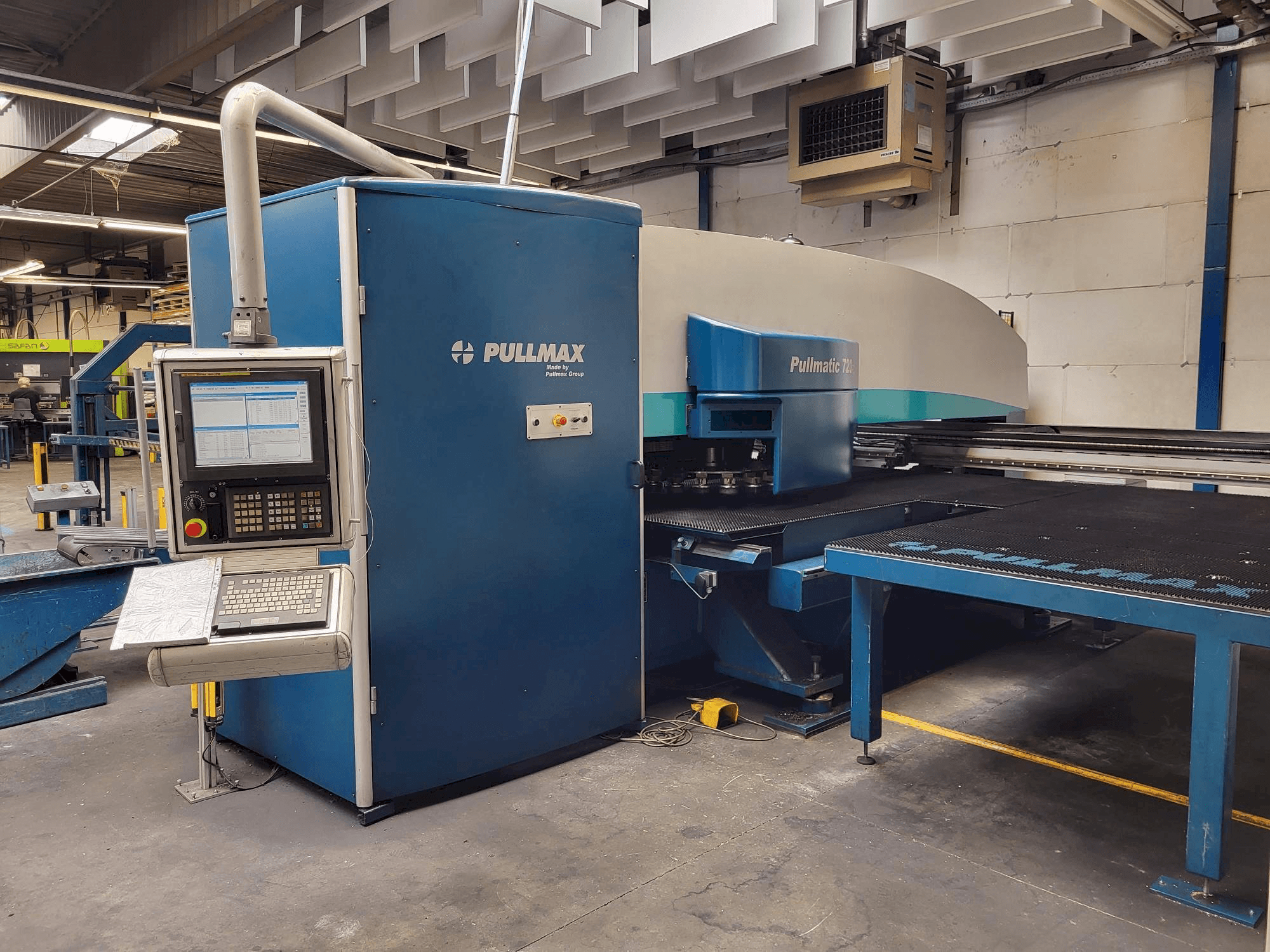 Vue de face de la machine Pullmax 720