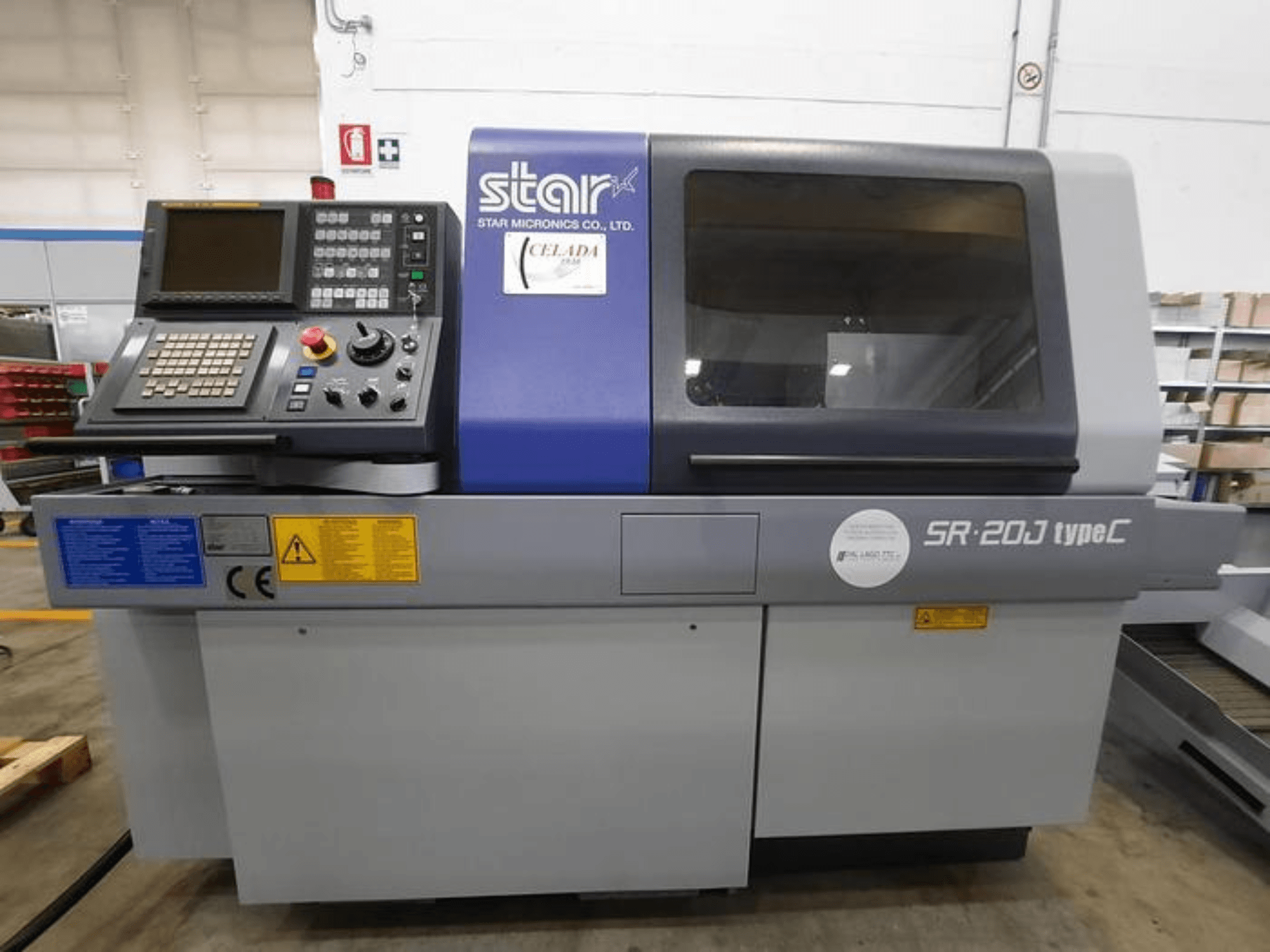 Tour CNC Star Micronics SR-20J type C, vue de face, avec panneau de commande et écran, présentant les boutons opérationnels.