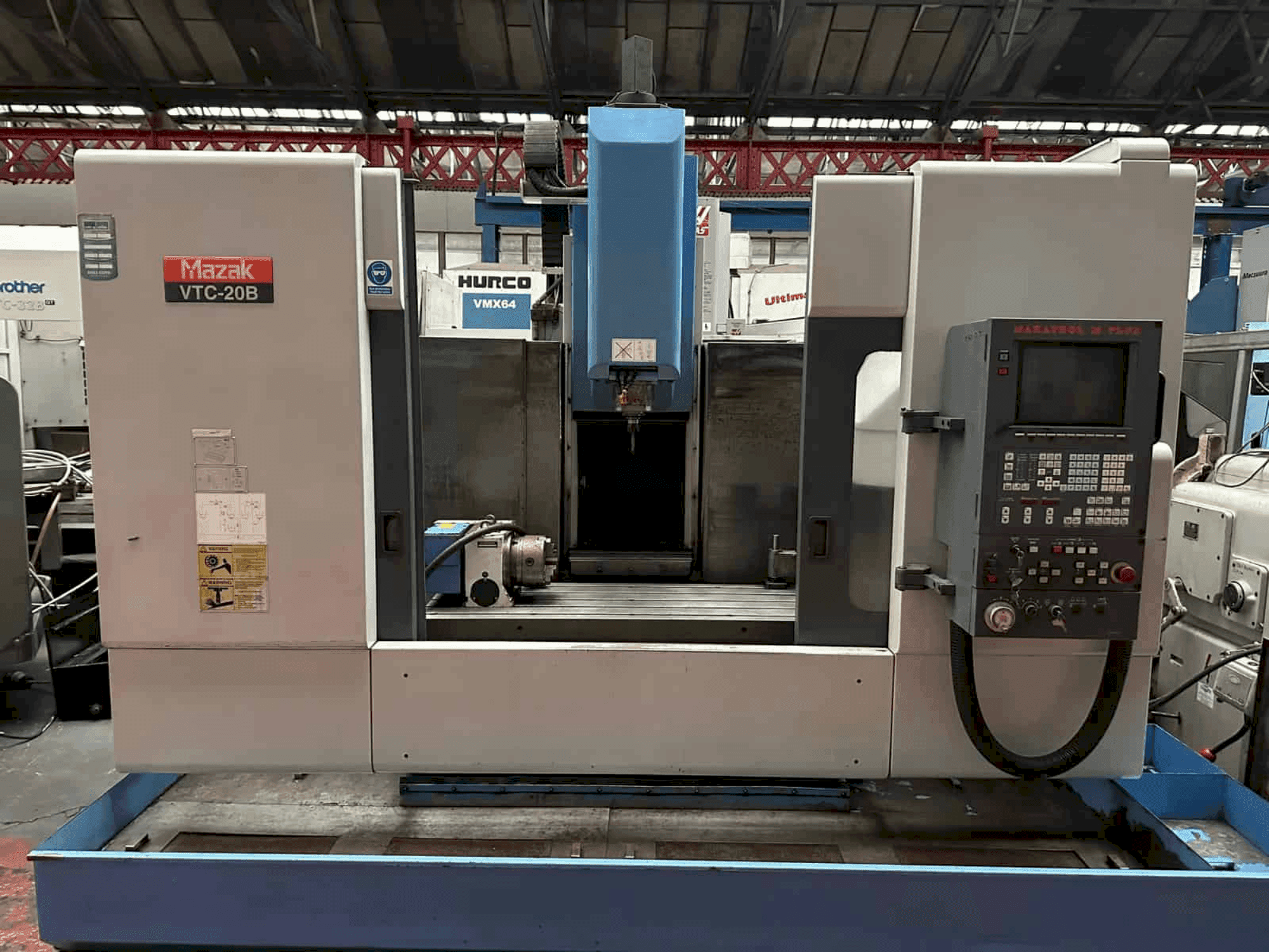 Vue de face de la machine Mazak VTC - 20B