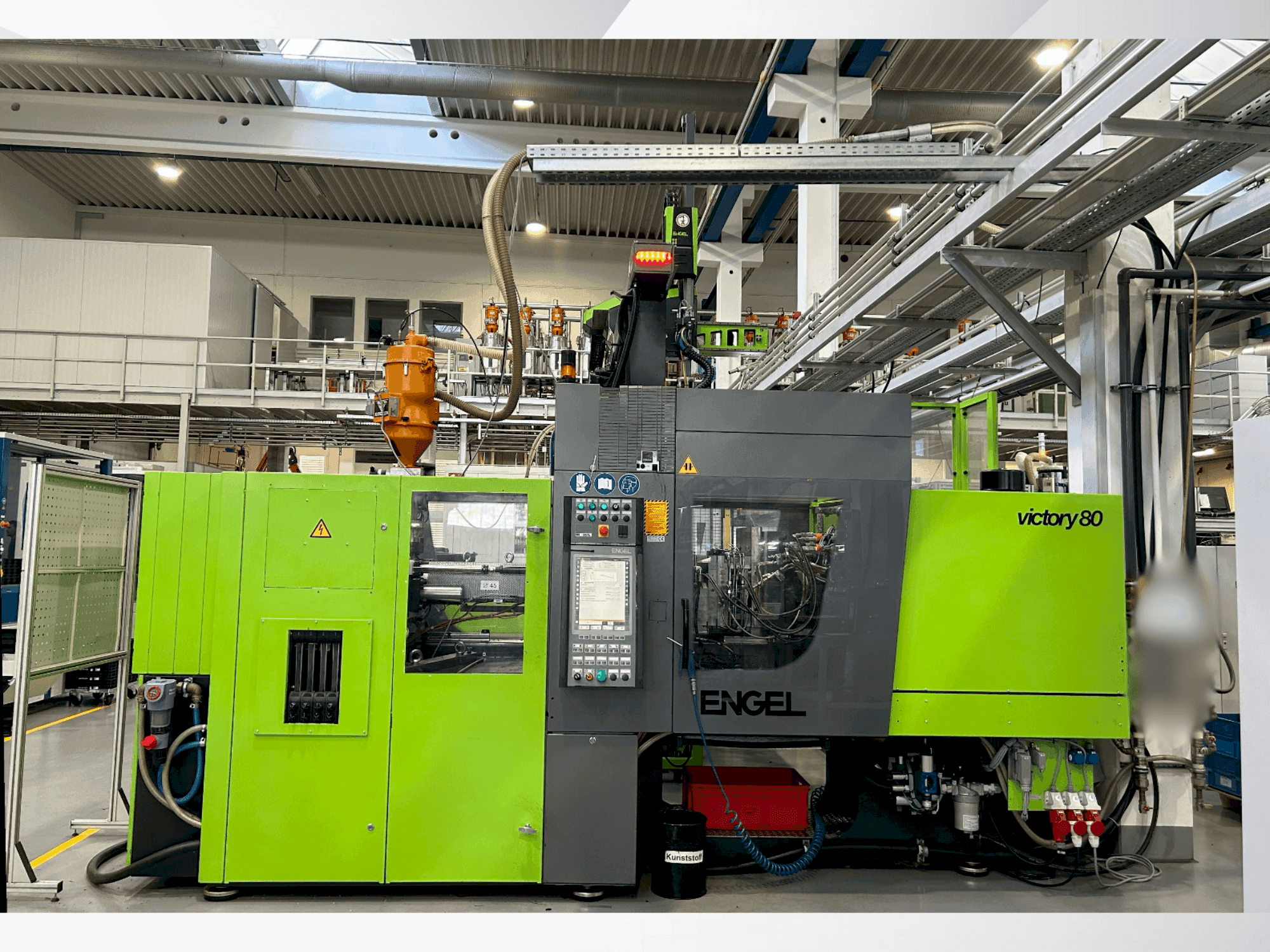 Vue de face de la machine Engel VICTORY 500/80 (2011)