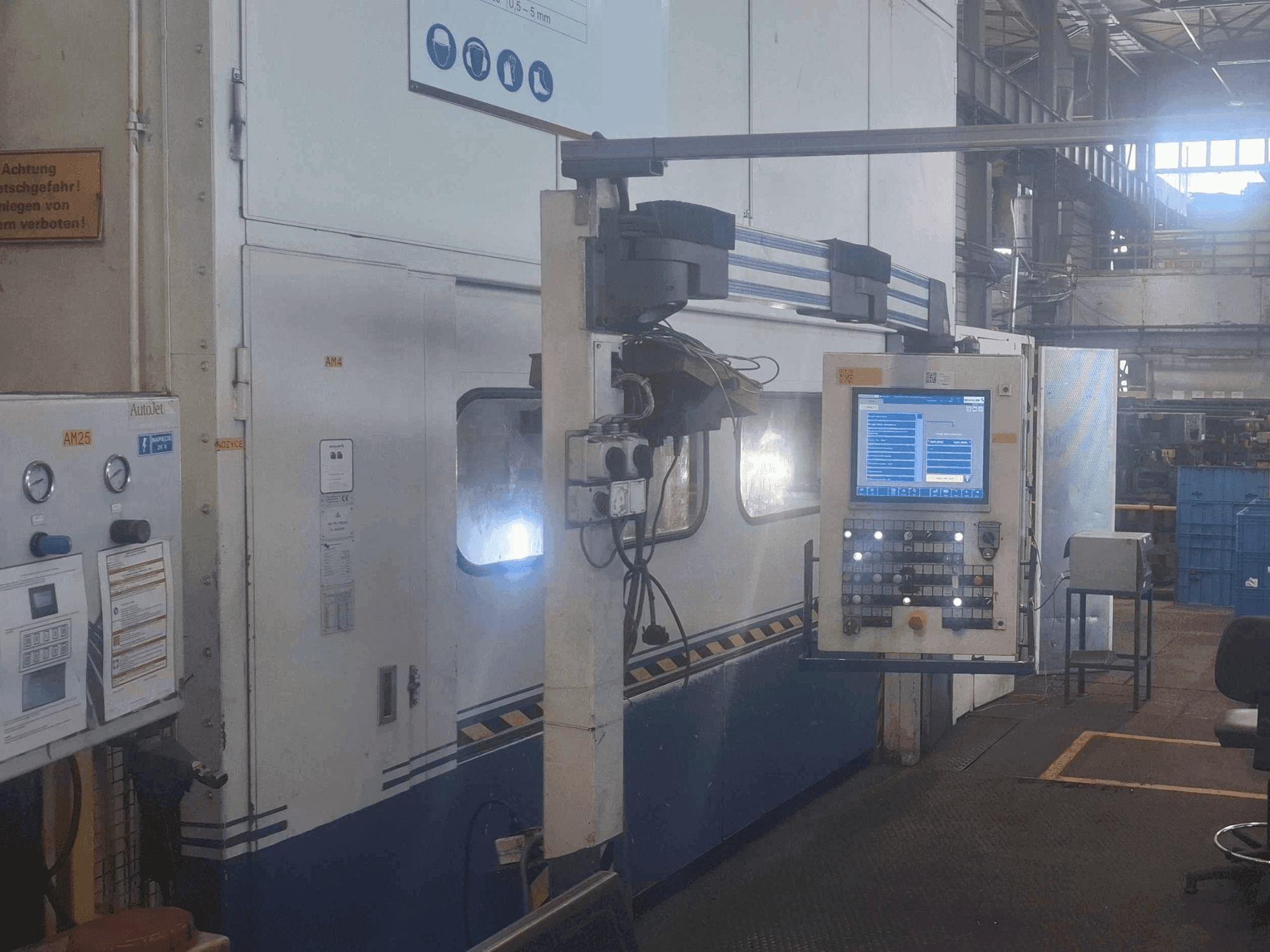 Vue de face de la machine Müller HUQ 630.30