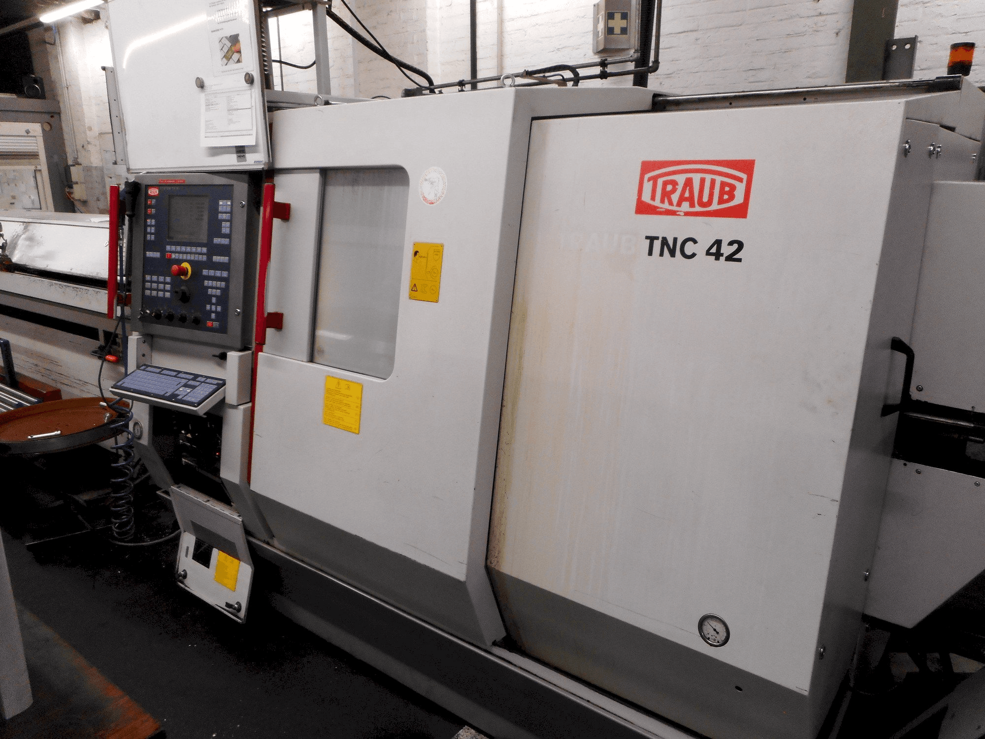 Vue de face de la machine TRAUB TNC42/65