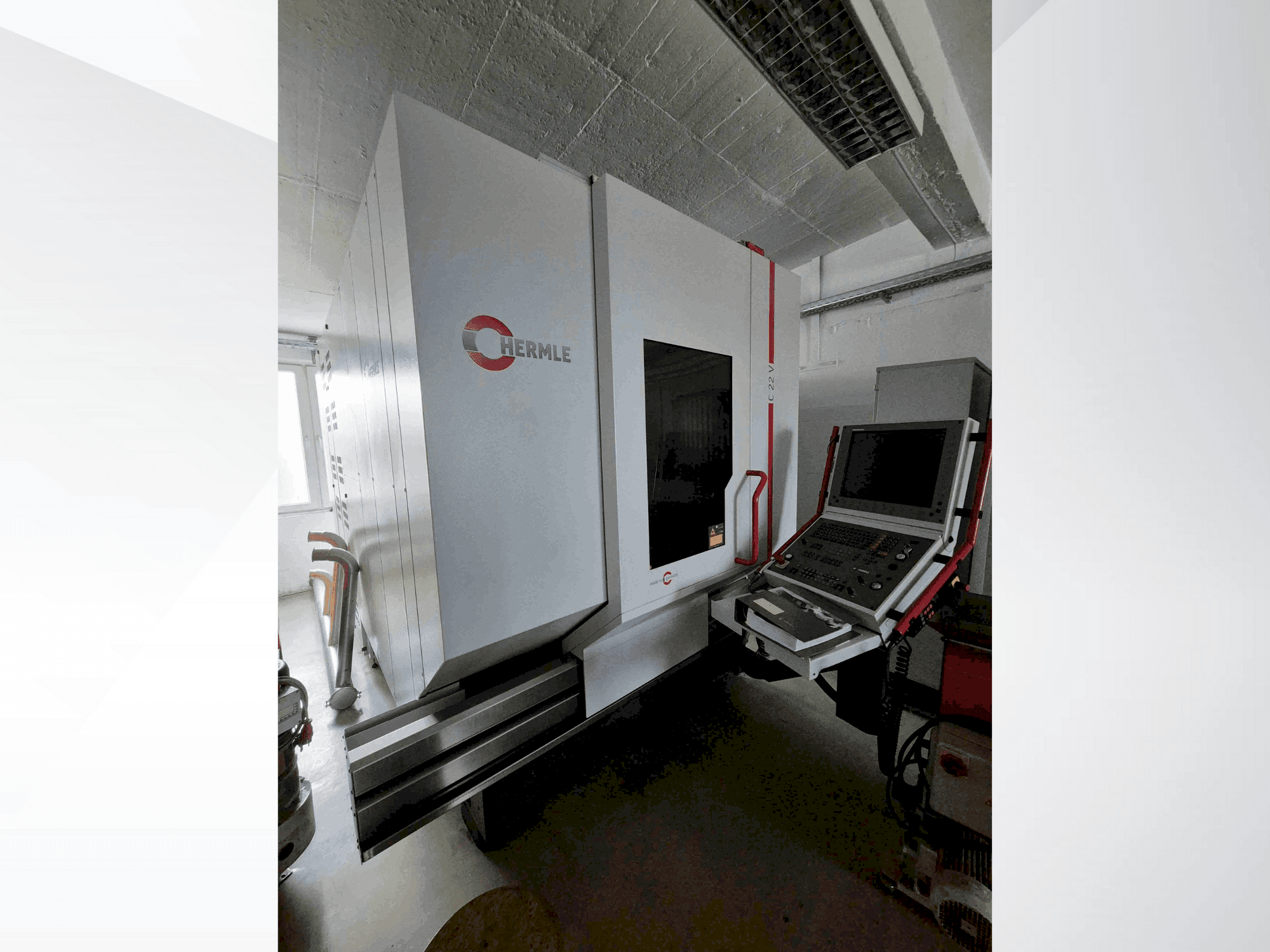 Vue de face de la machine HERMLE C22 V