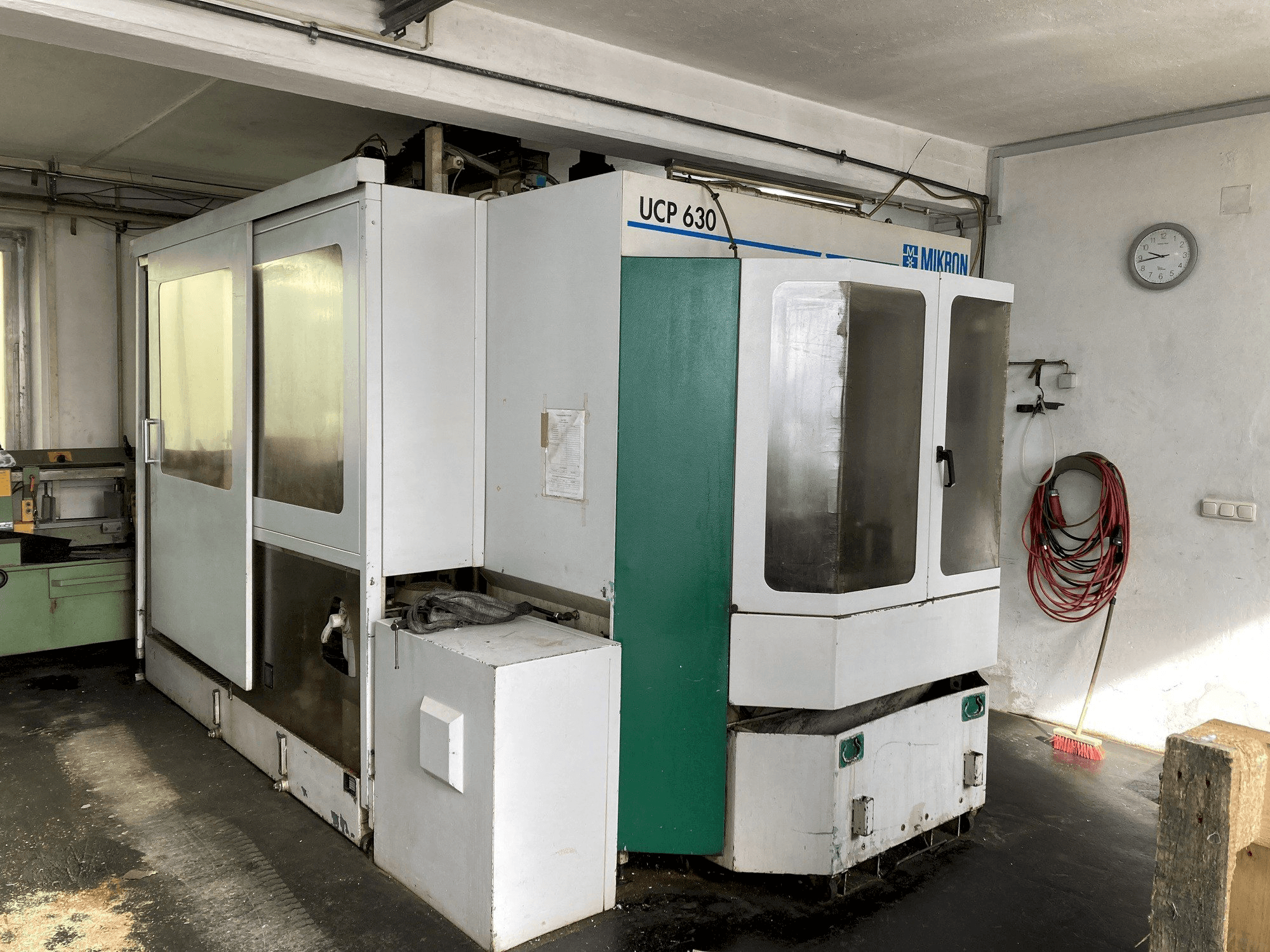 Vue de face de la machine MIKRON UCP 630