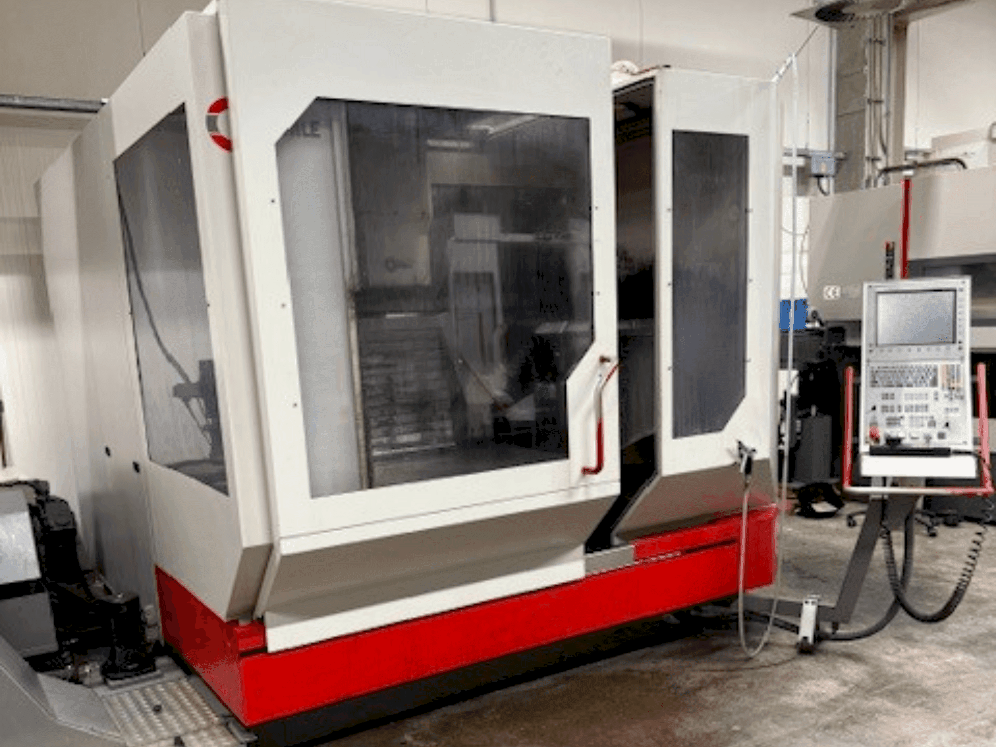 Vue de face de la machine HERMLE U 1130