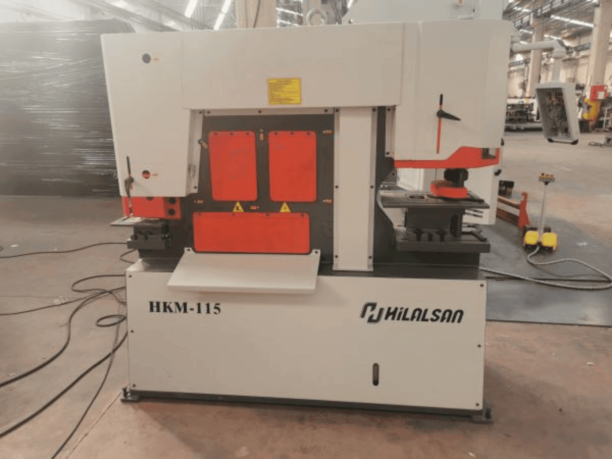 Vue de face de la machine HILALSAN HKM-115