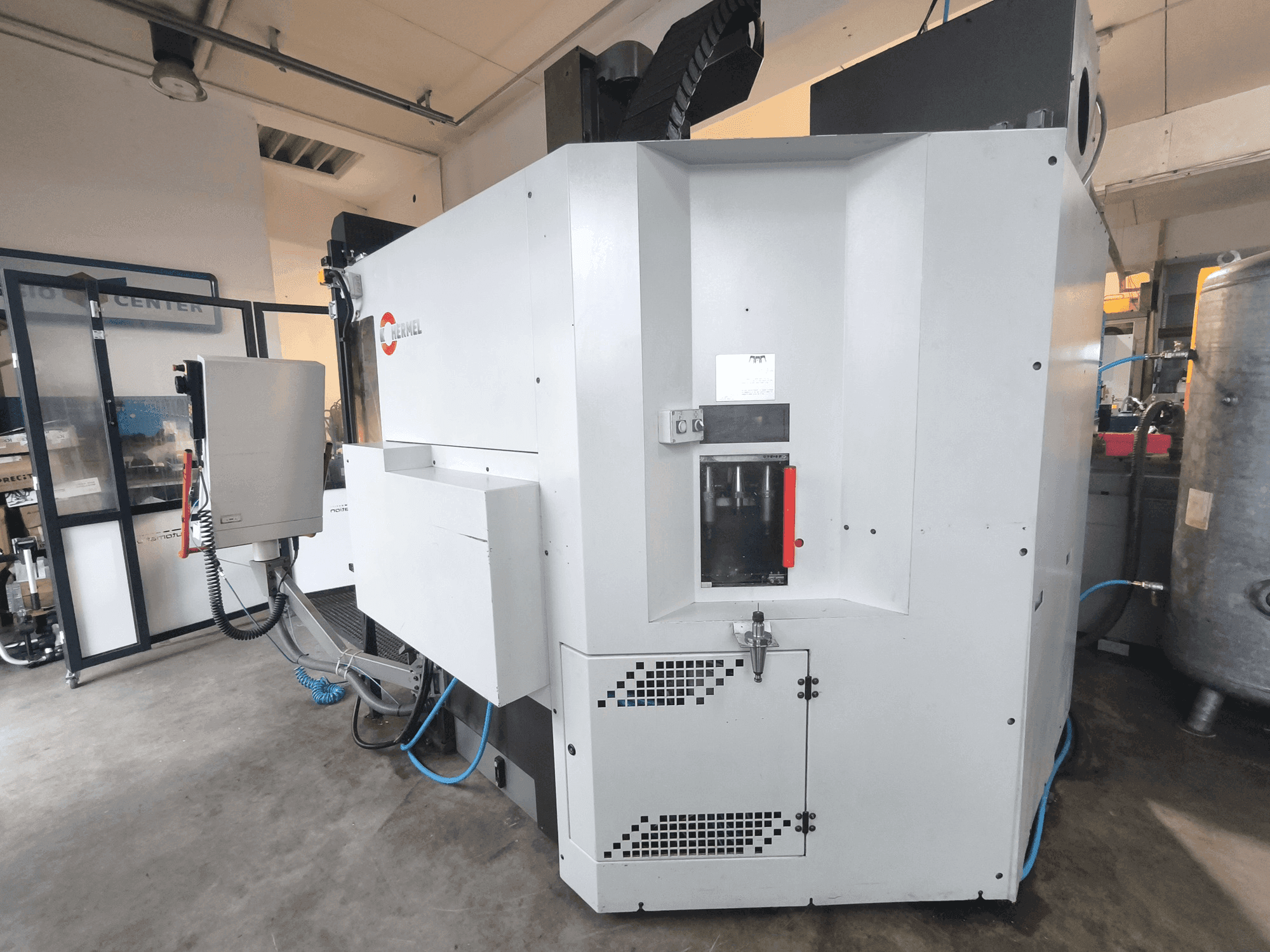 Vue de face de la machine HERMLE C 600 U