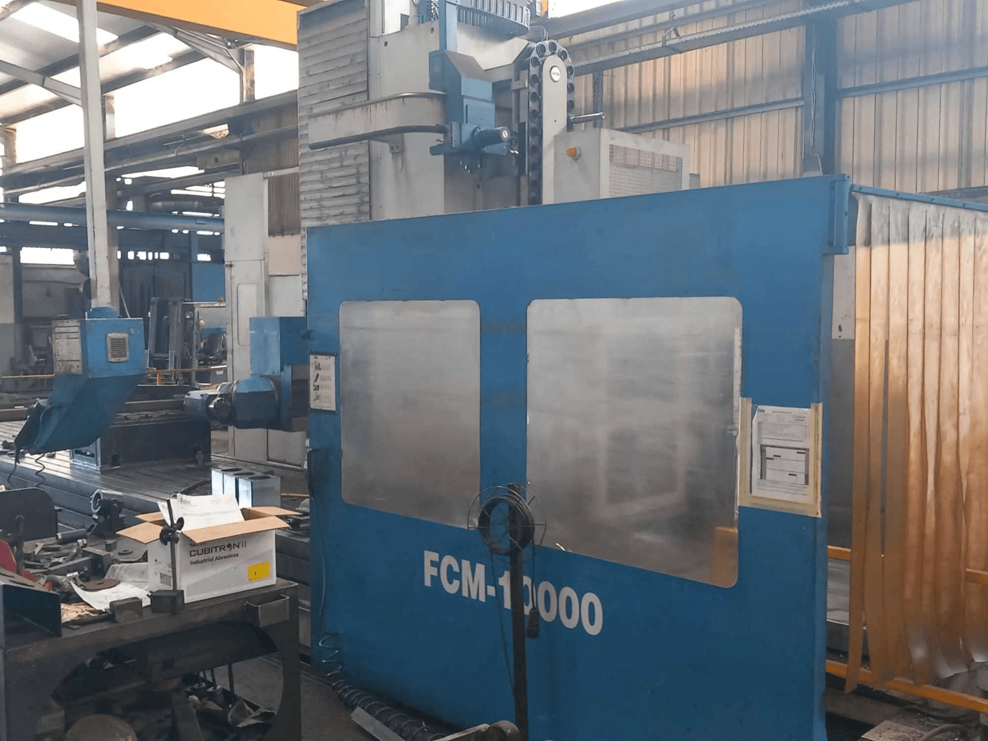 Vue de face de la machine CME FCM-10000