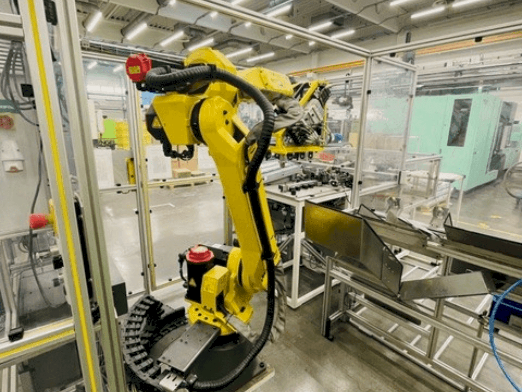 Vue de face de la machine FANUC M-20ia 35M