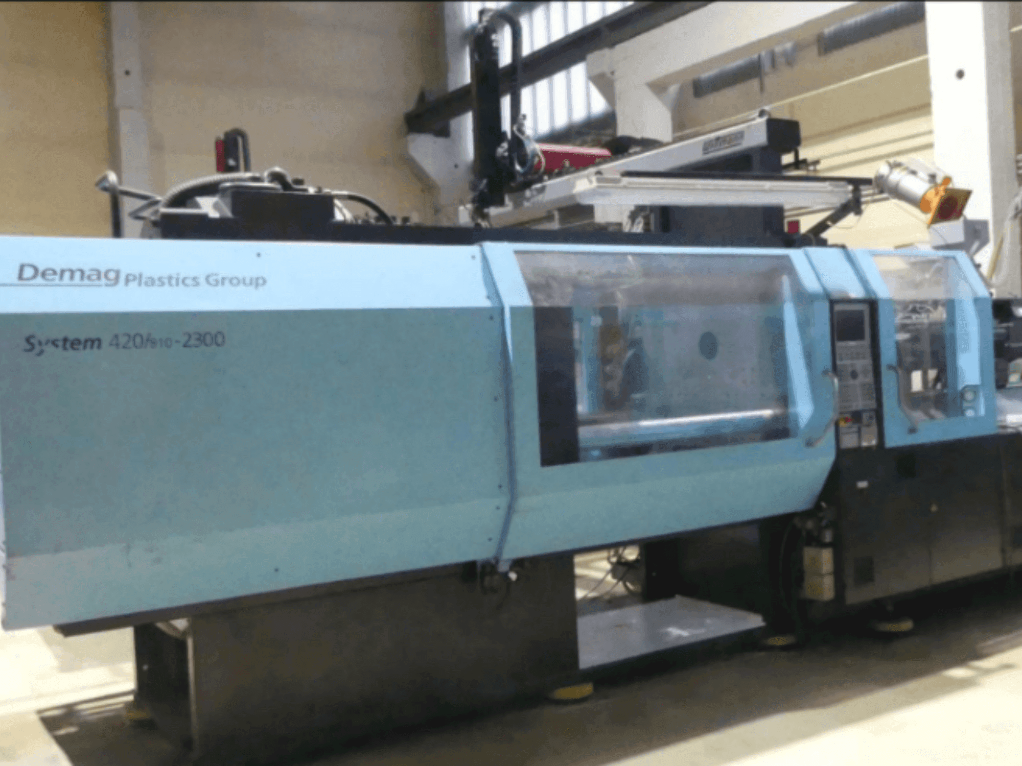 Vue de face de la machine DEMAG Ergotech 420/810-2300