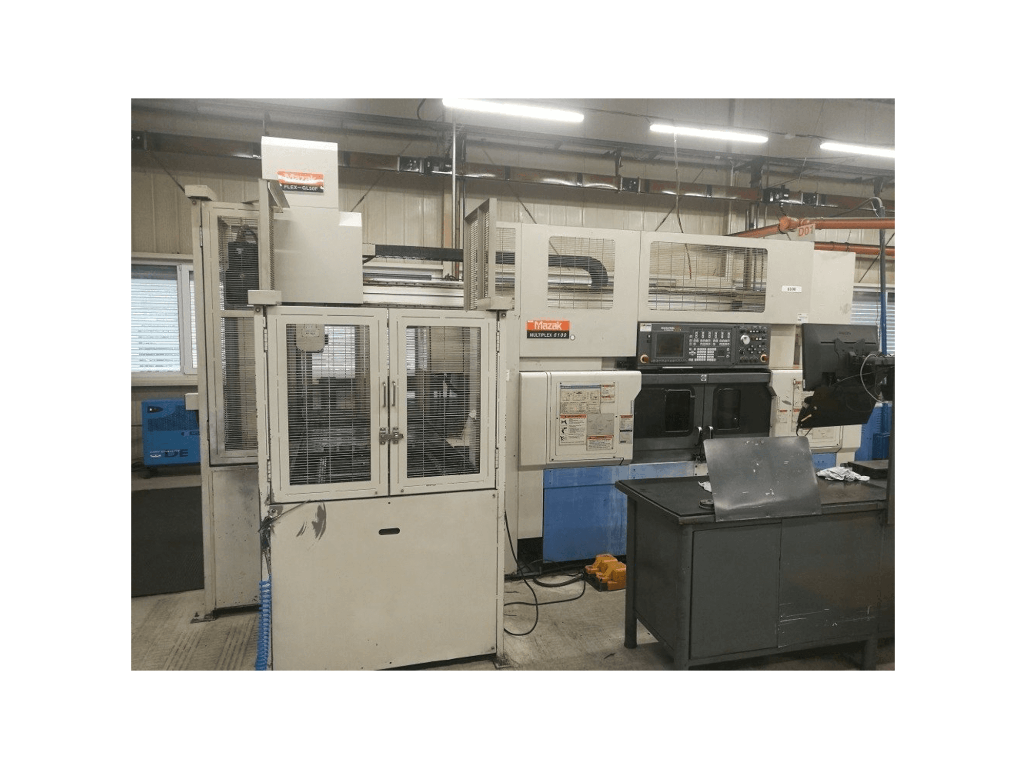Vue de face de la machine Mazak Multiplex 6100 + robot FLEX-GL50F