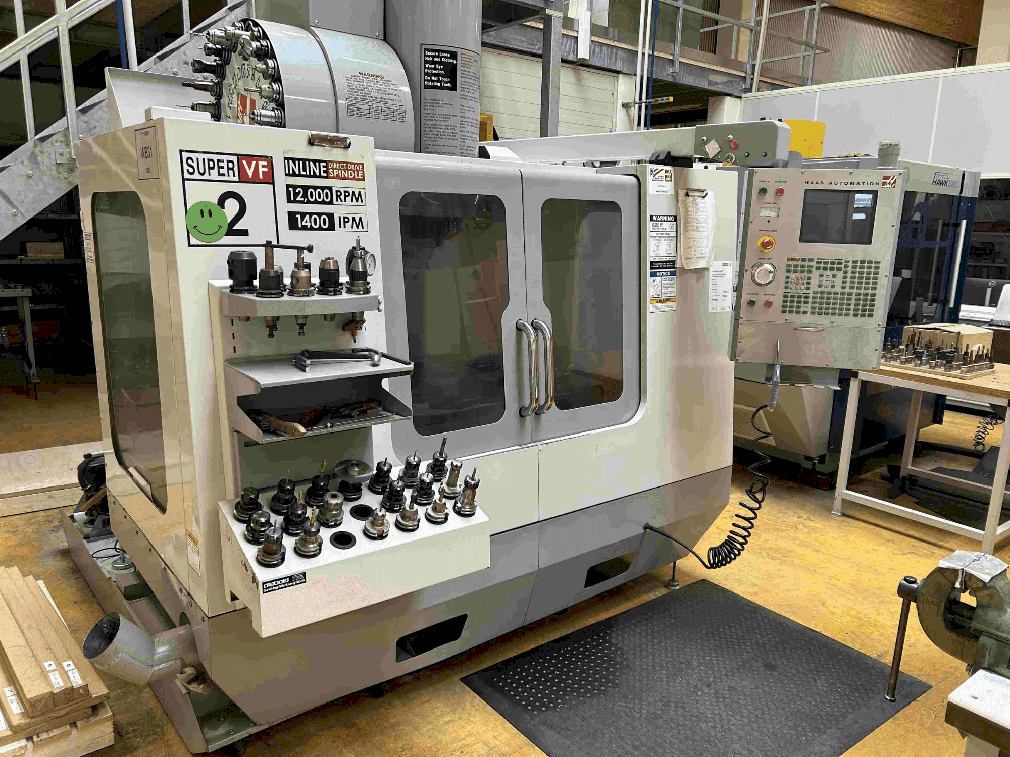 Vue de face de la machine HAAS VF-2SSHE