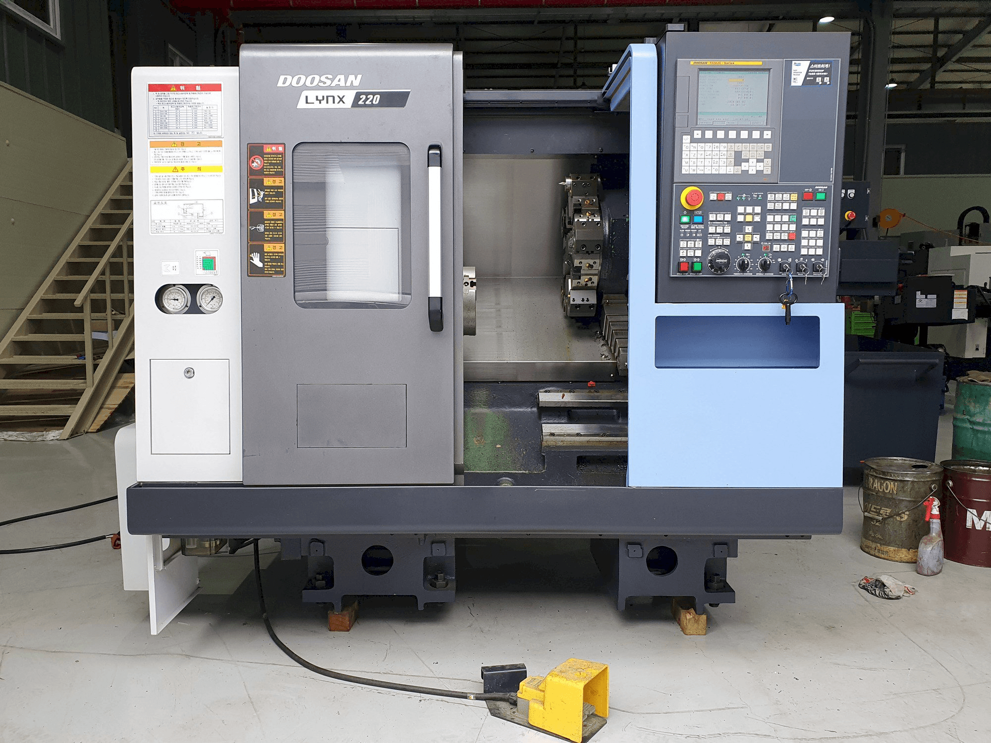 Front view of Doosan LYNX220C machine