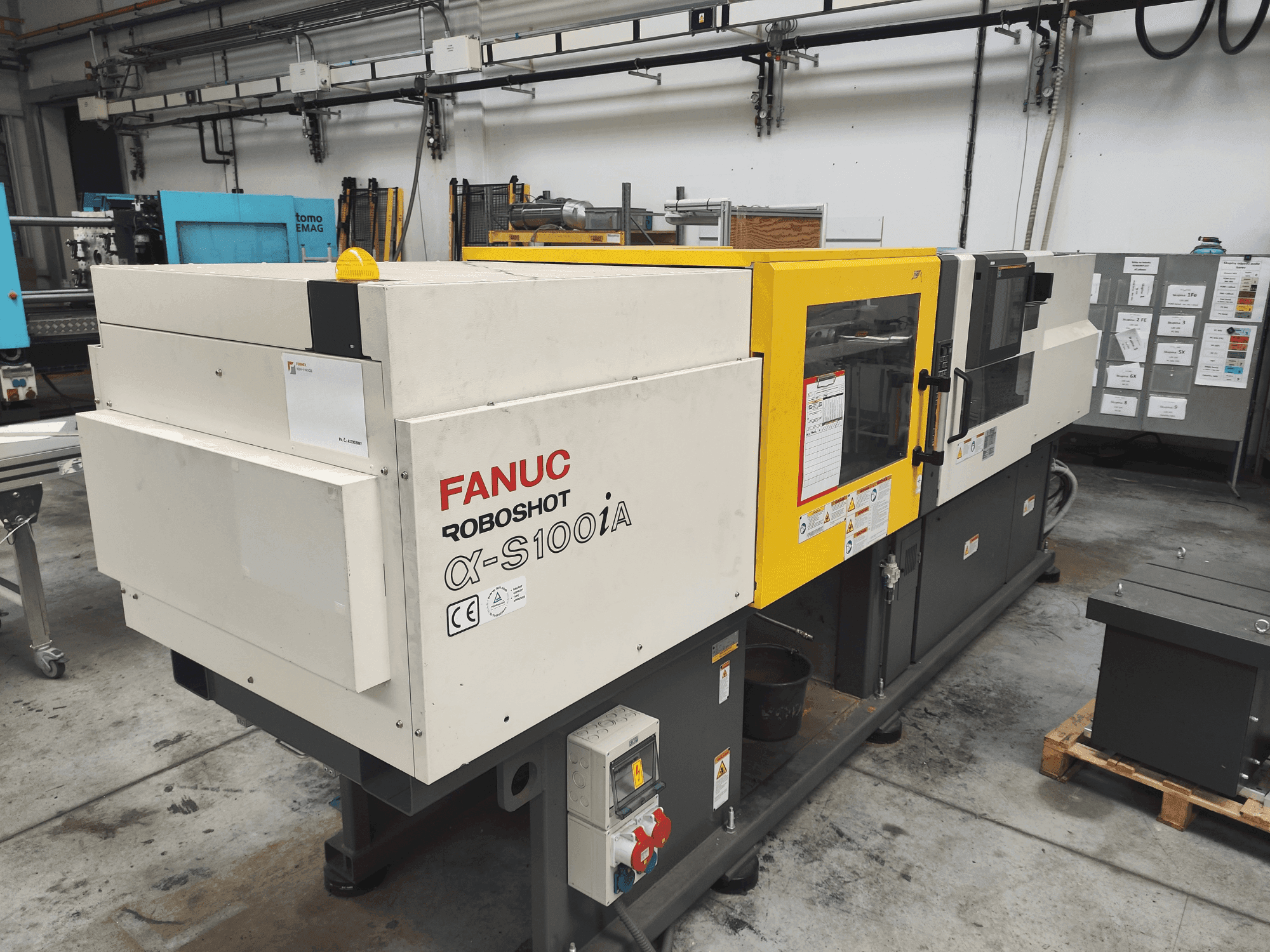 Vue de face de la machine FANUC α-S100A