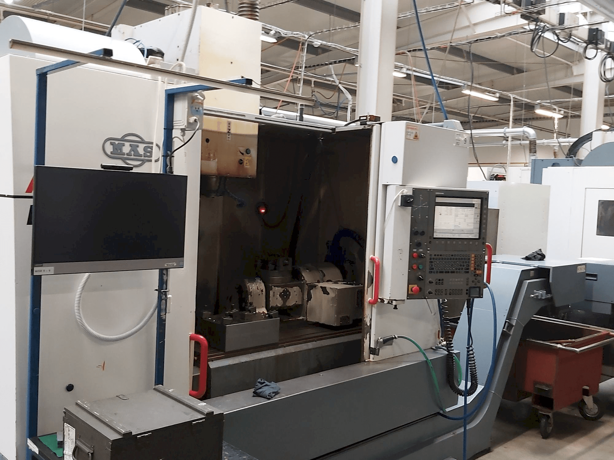 Vue latérale gauche de la machine KOVOSVIT MAS MCV 1016 Quick