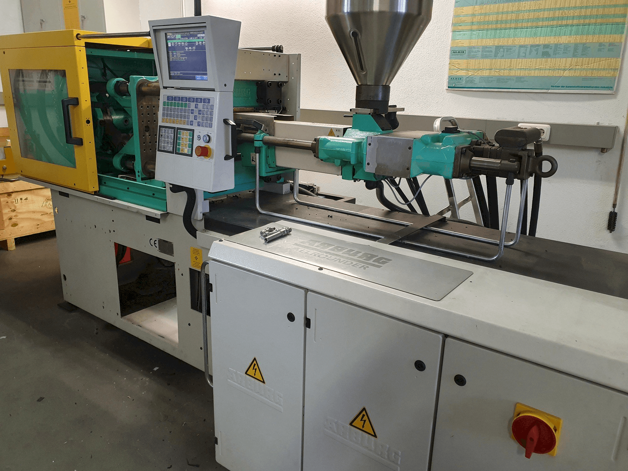 Vue de face de la machine Arburg Allrounder 320 KS 700-100