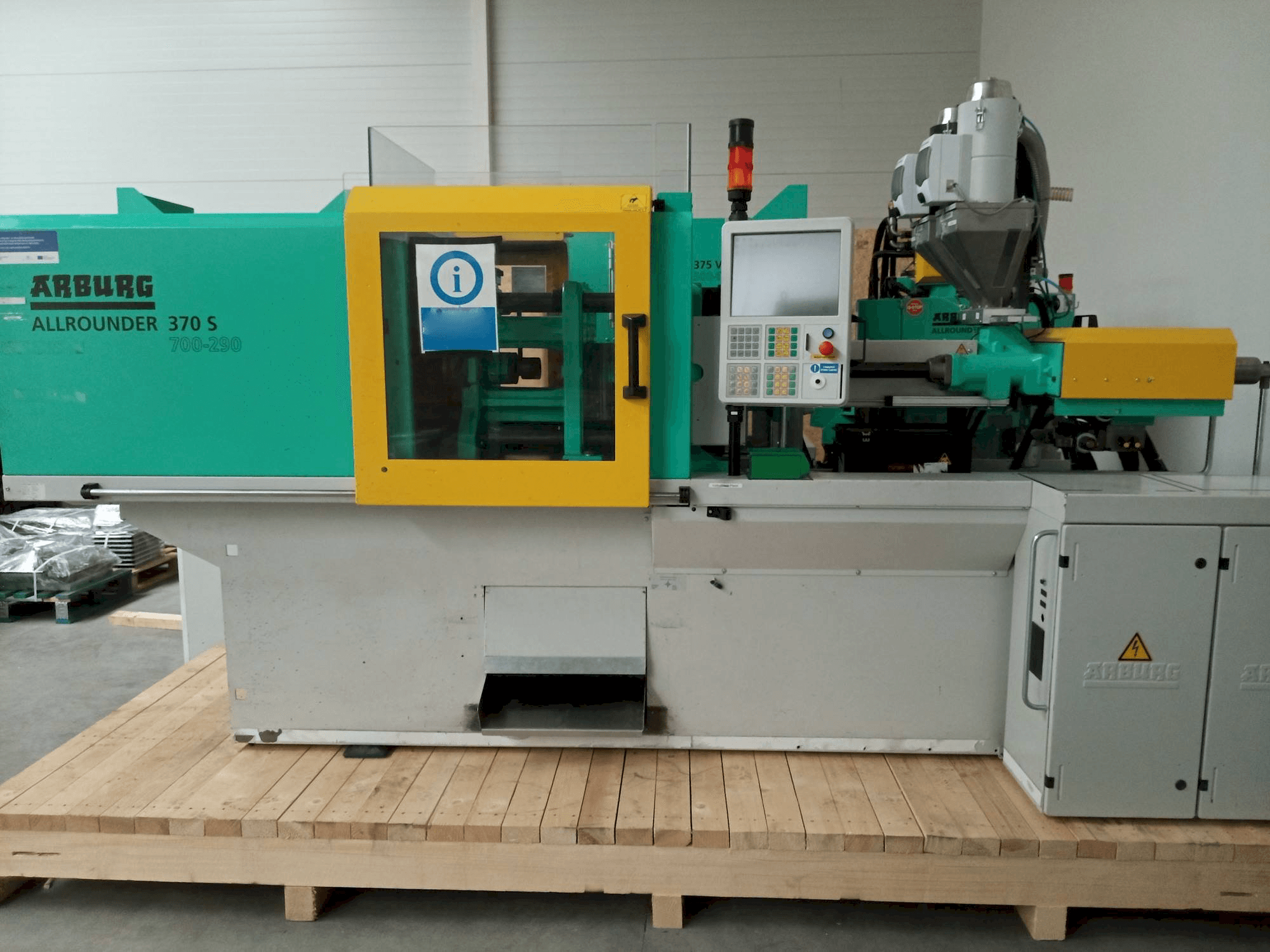 Vue de face de la machine Arburg Allrounder 370S-700-170U