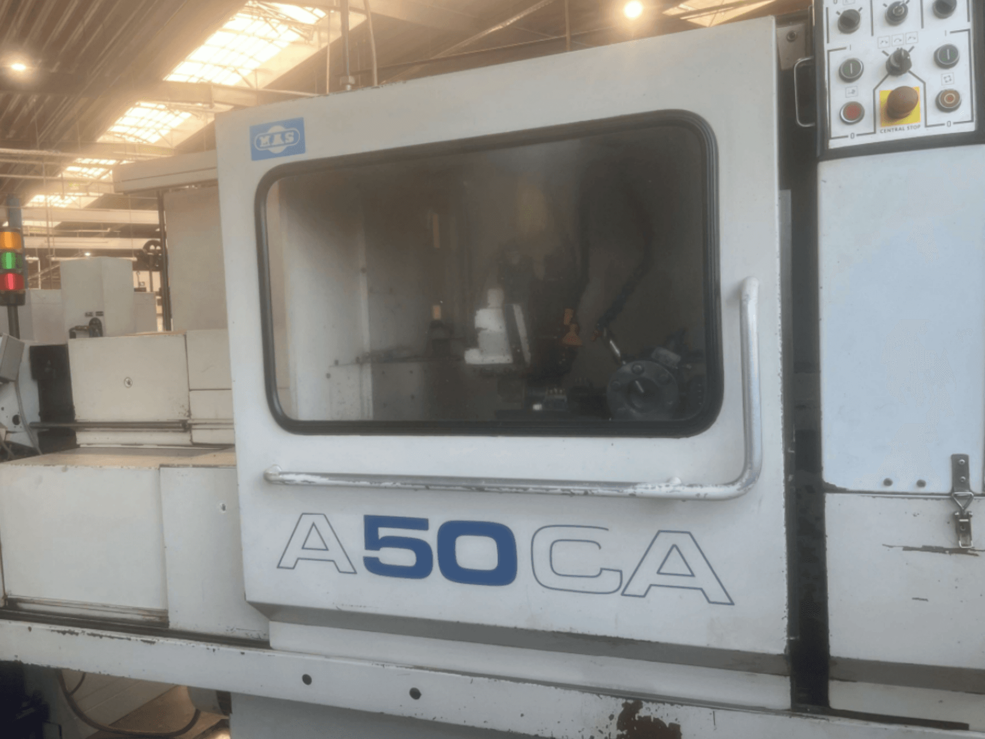 Tour horizontal KOVOSVIT MAS OPTIMAT A50CA, vue de face montrant les commandes et les composants internes.