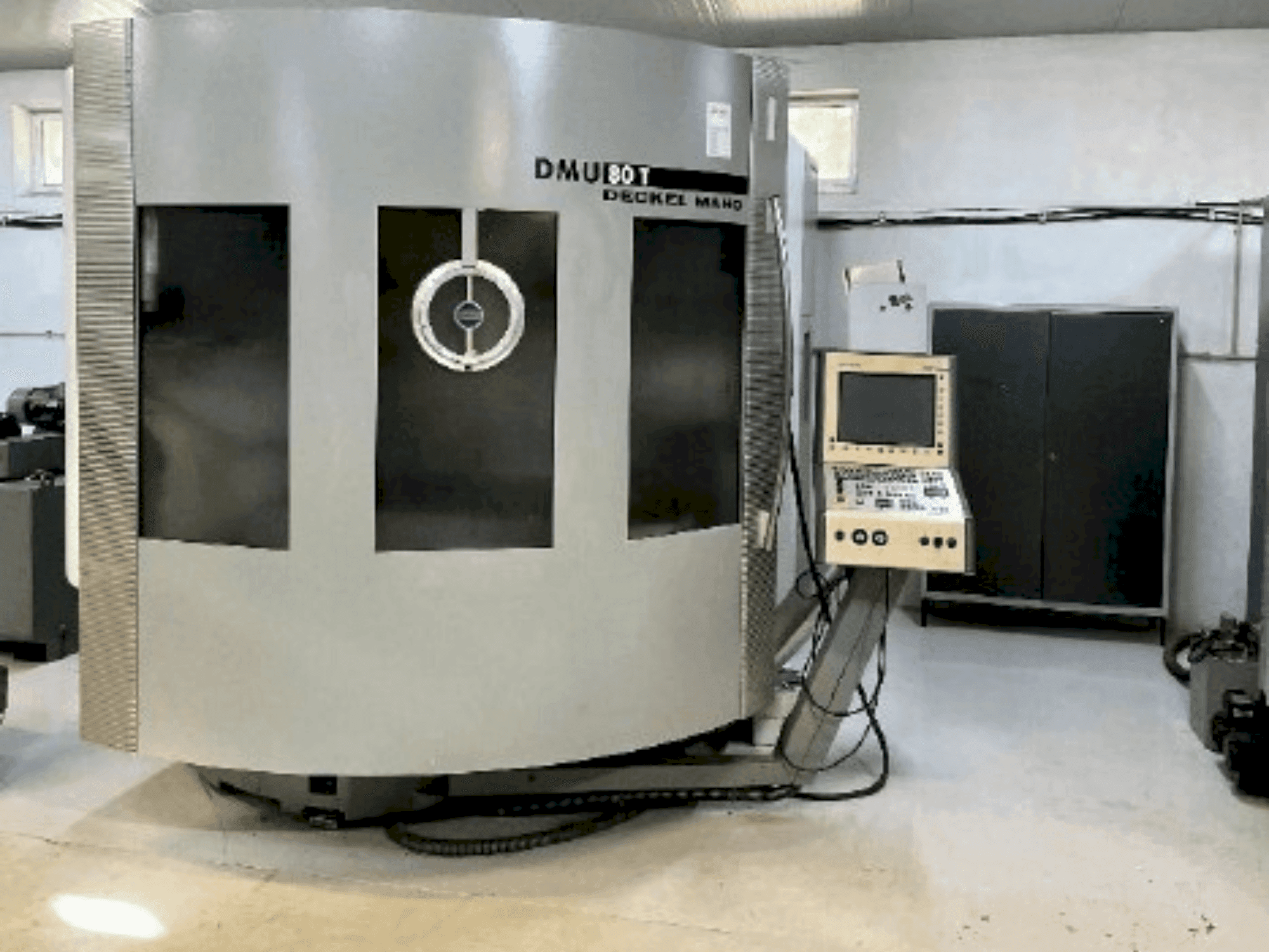 Vue de face de la machine DMG DECKEL MAHO DMU 80T