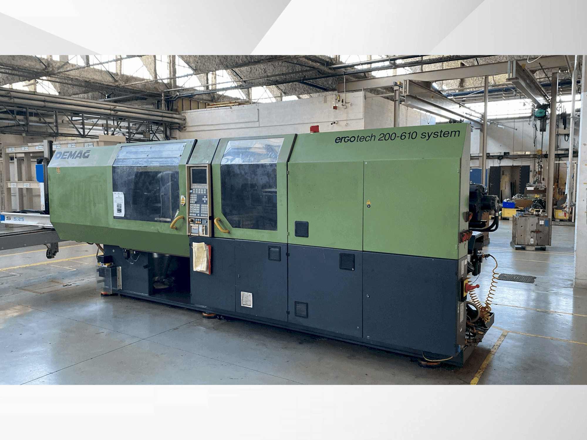 Vue de face de la machine DEMAG Ergotech Sytem 200-610