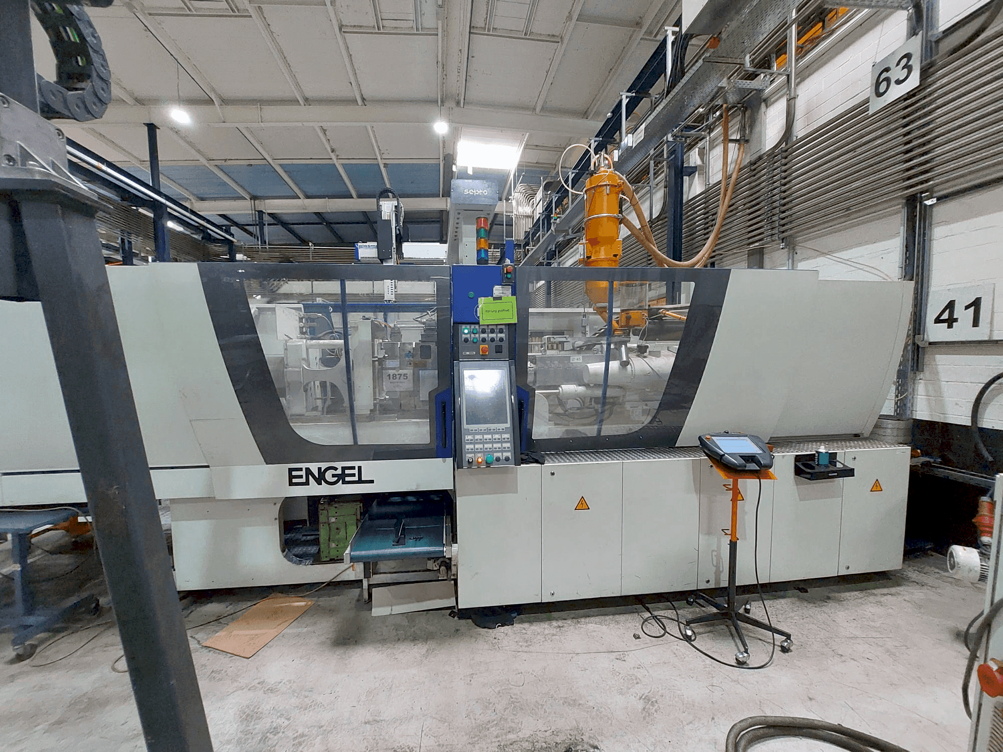 Vue de face de la machine Engel E Victory 740/160