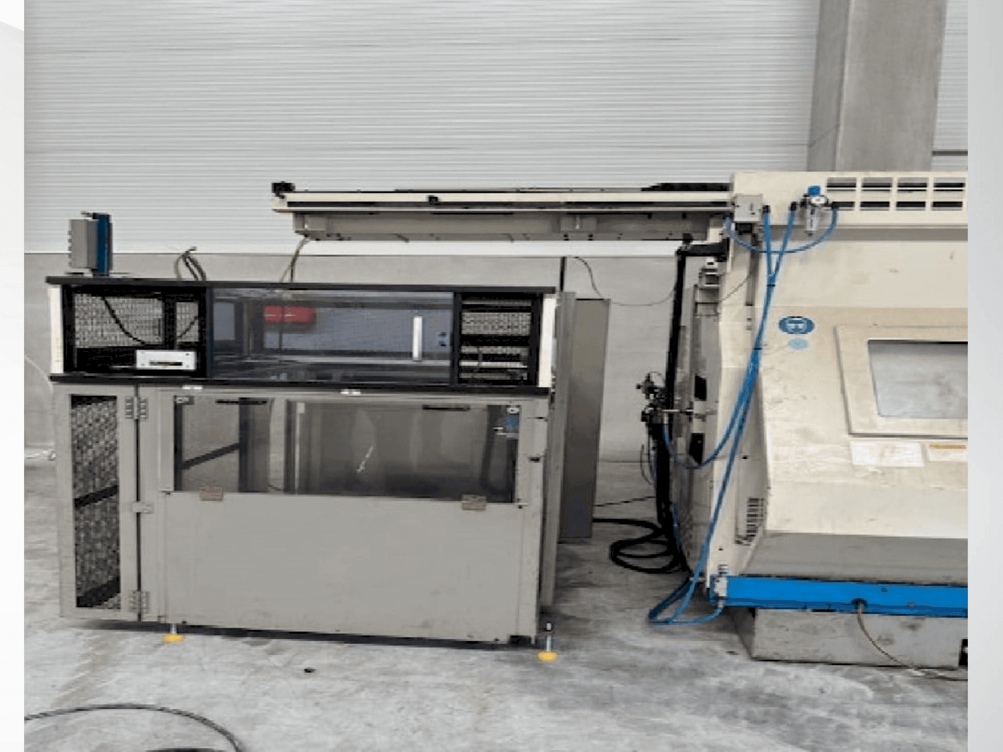 Vue de face de la machine Okuma LT 10-M