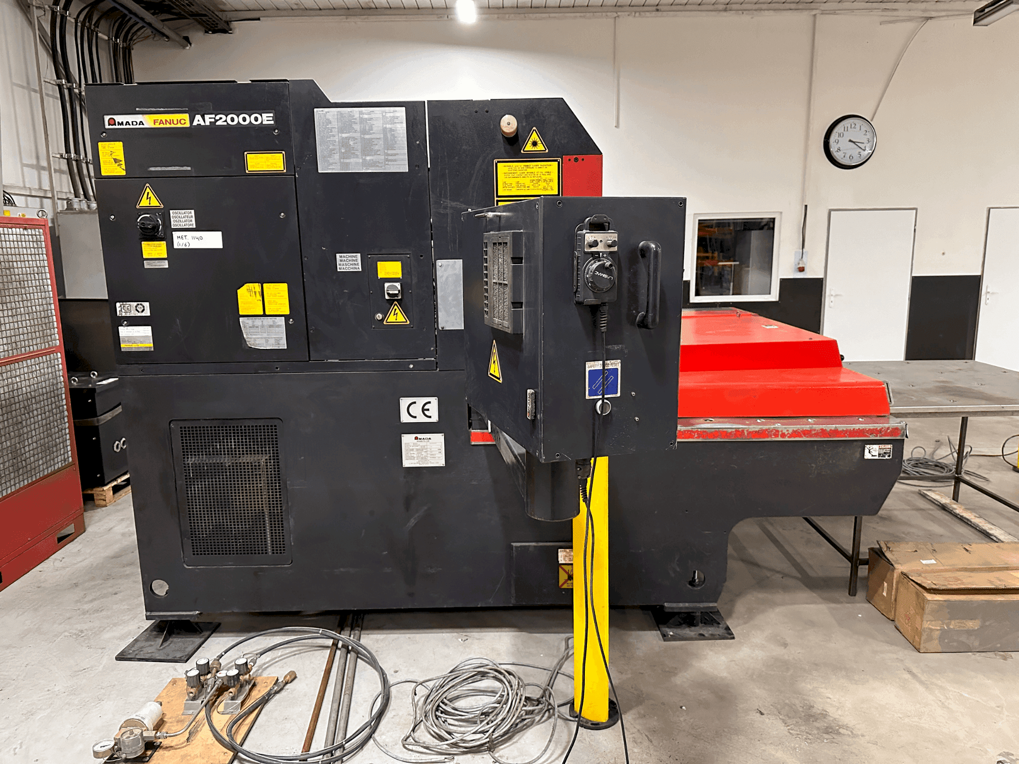 Vue de face de la machine AMADA LC 1212 A3