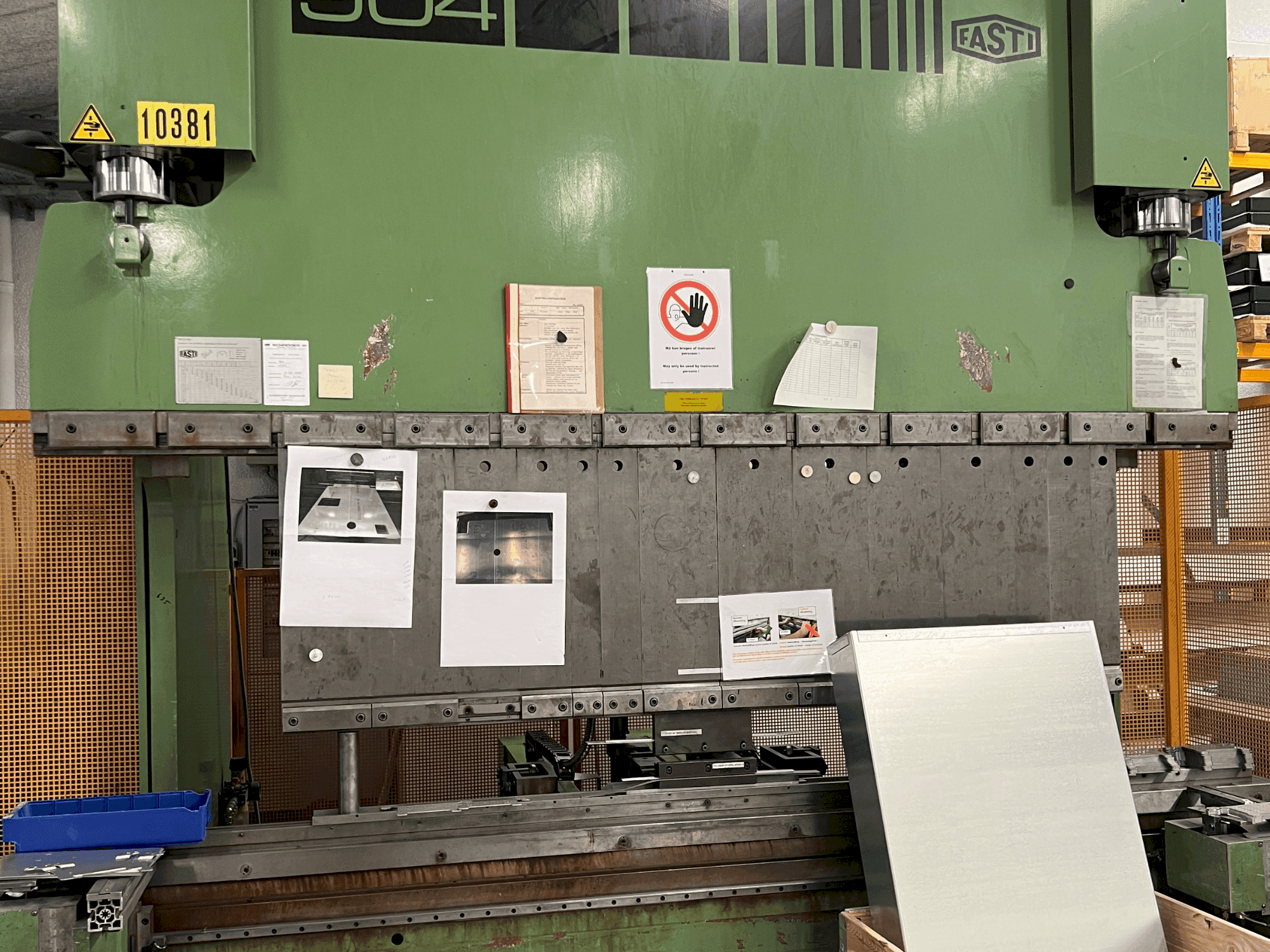 Vue de face de la machine FASTI 904