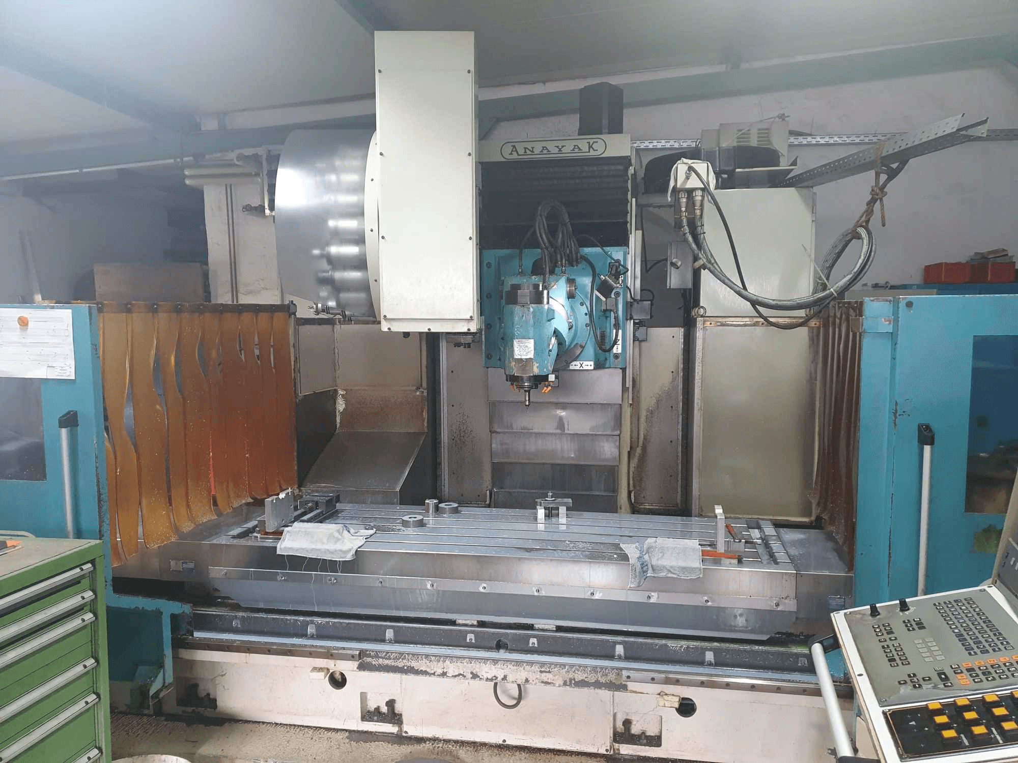 Vue de face de la machine ANAYAK VH 2200