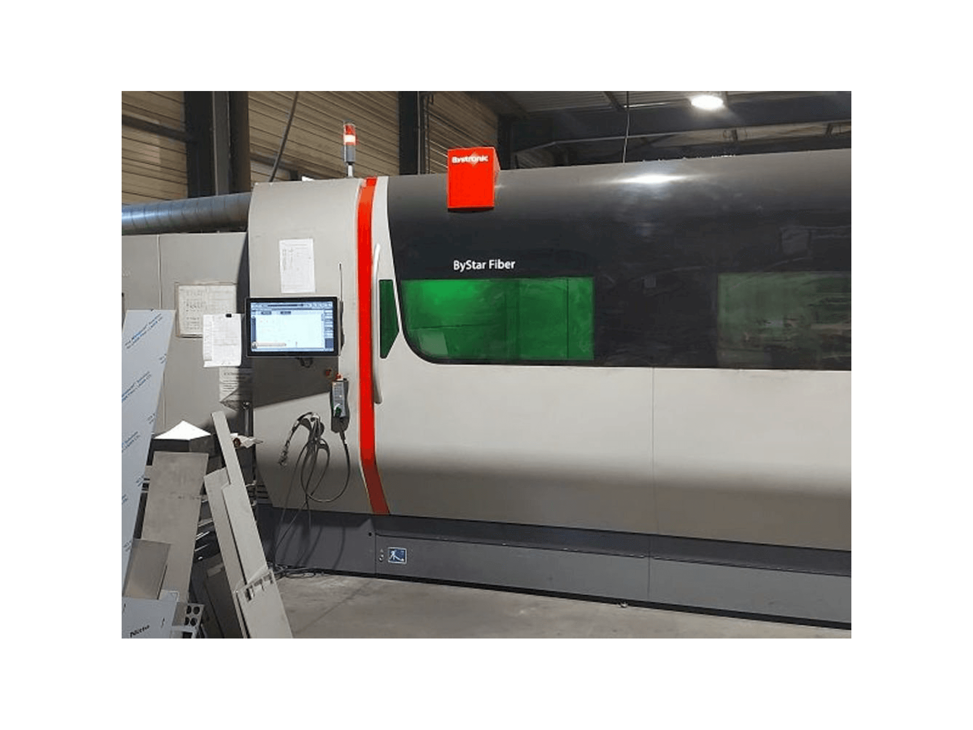 Vue de face de la machine Bystronic Bystar fiber