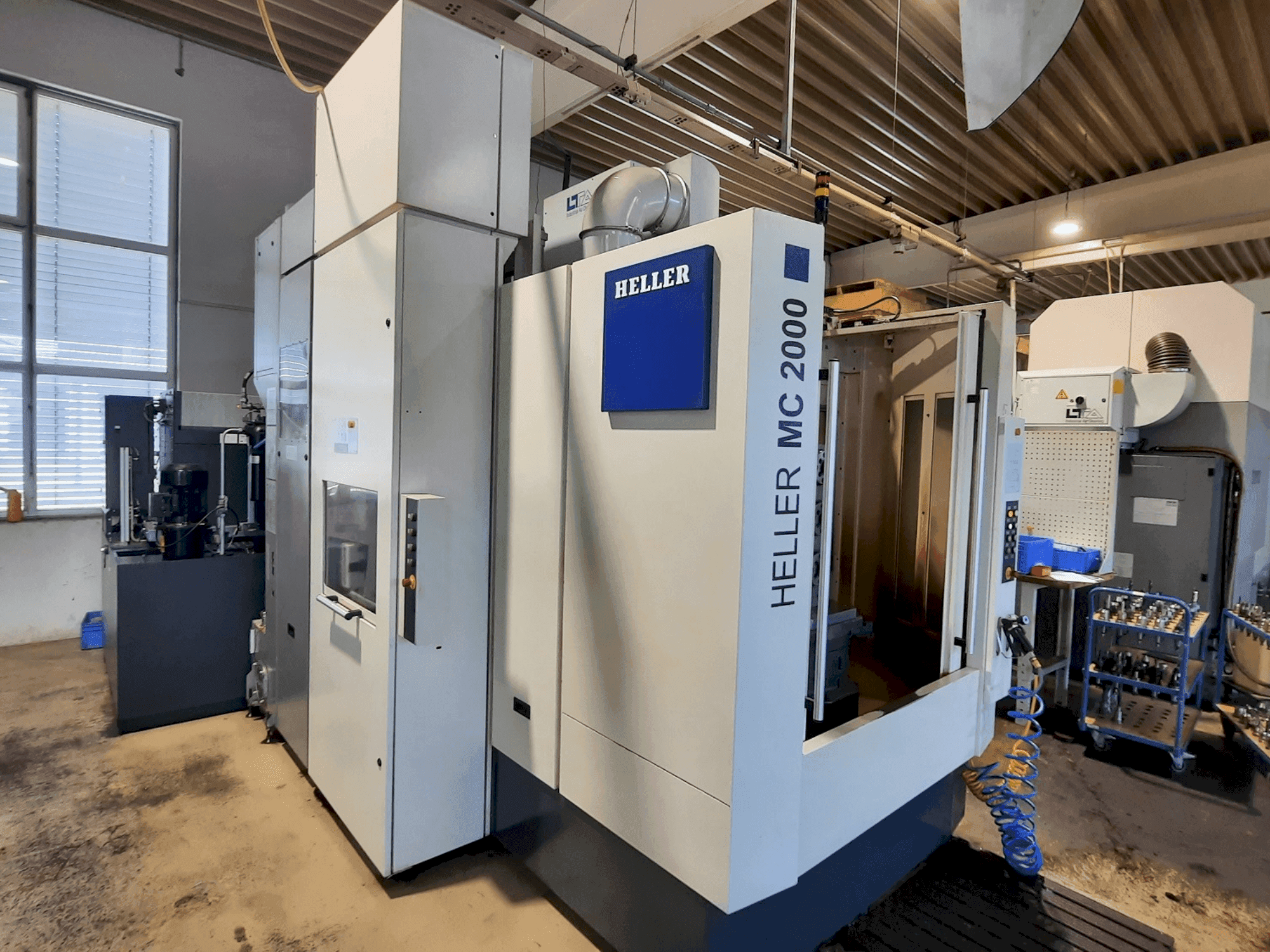 Vue de face de la machine HELLER MC 2000