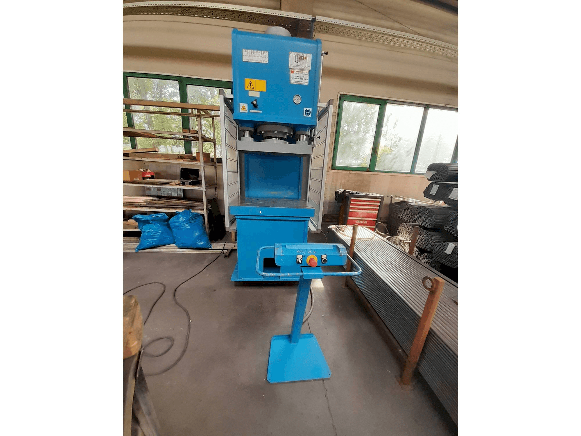Vue de face de la machine SICMI PCL 100 A