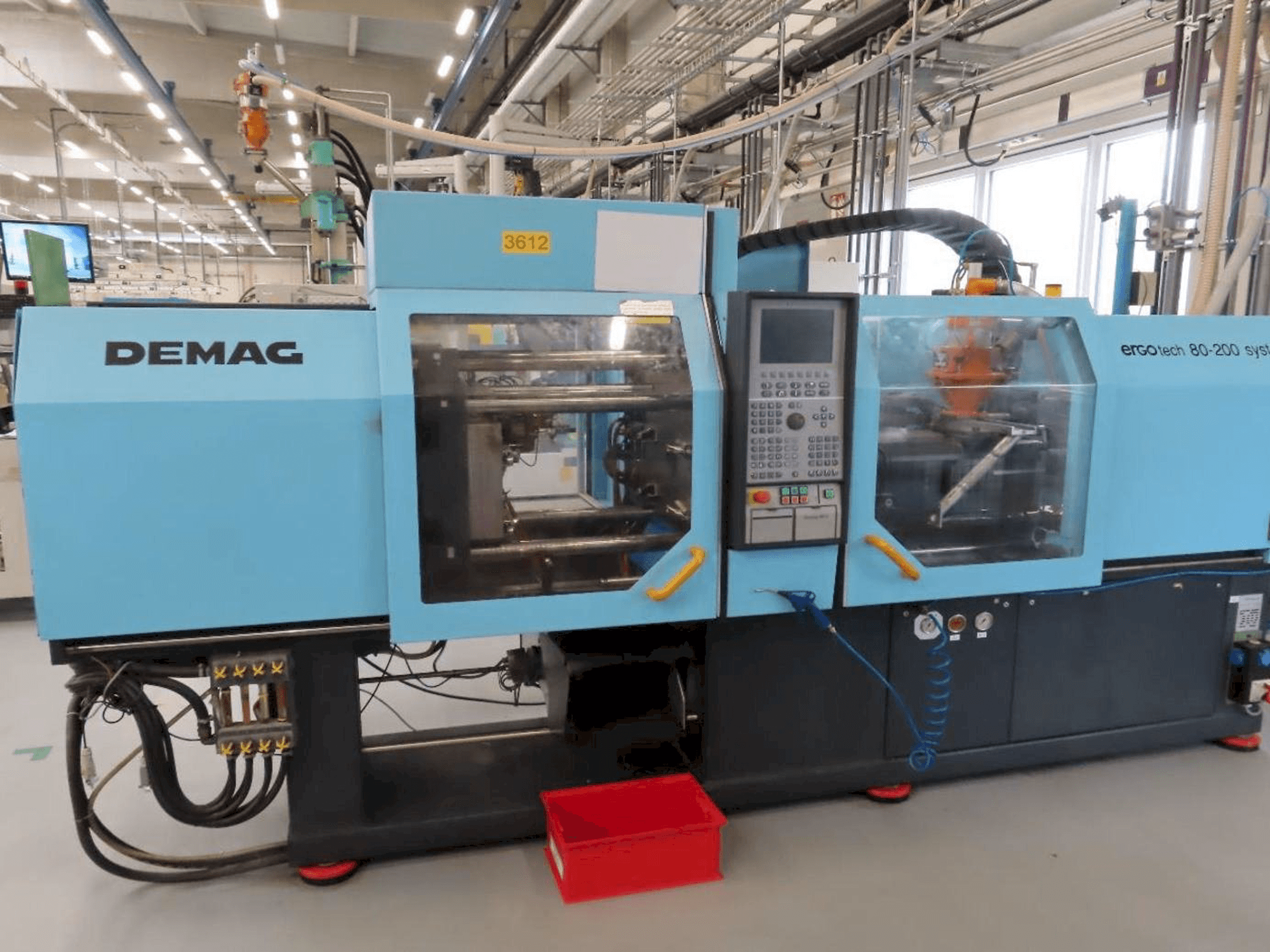 Vue de face de la machine DEMAG Ergotech 80-200 System