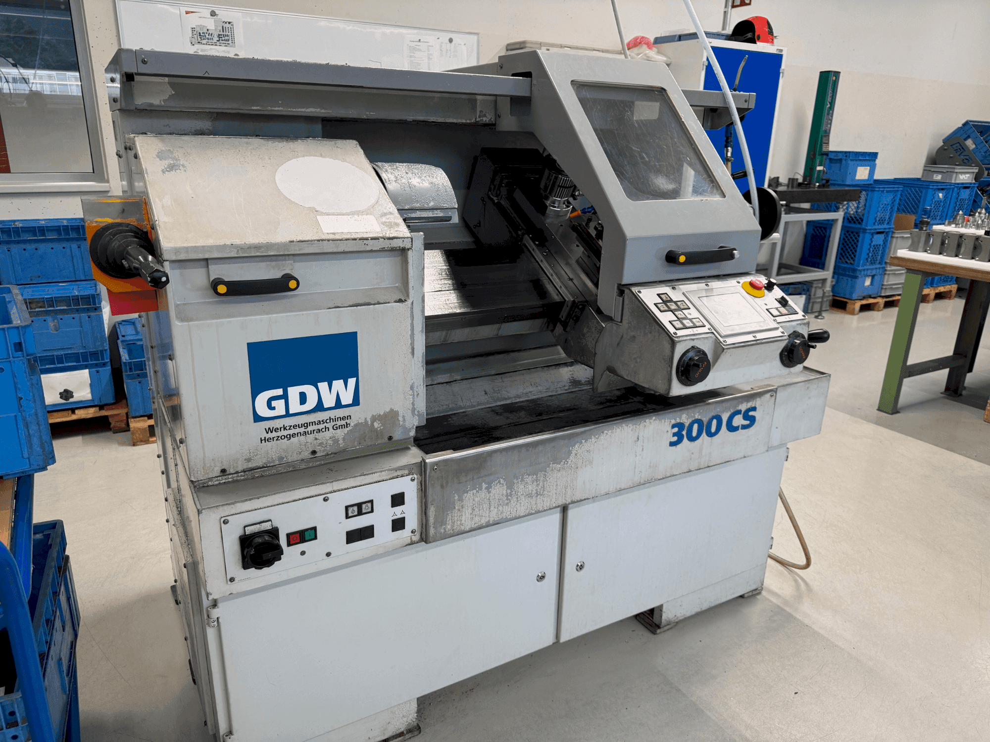 Vue de face de la machine GDW 300 CS
