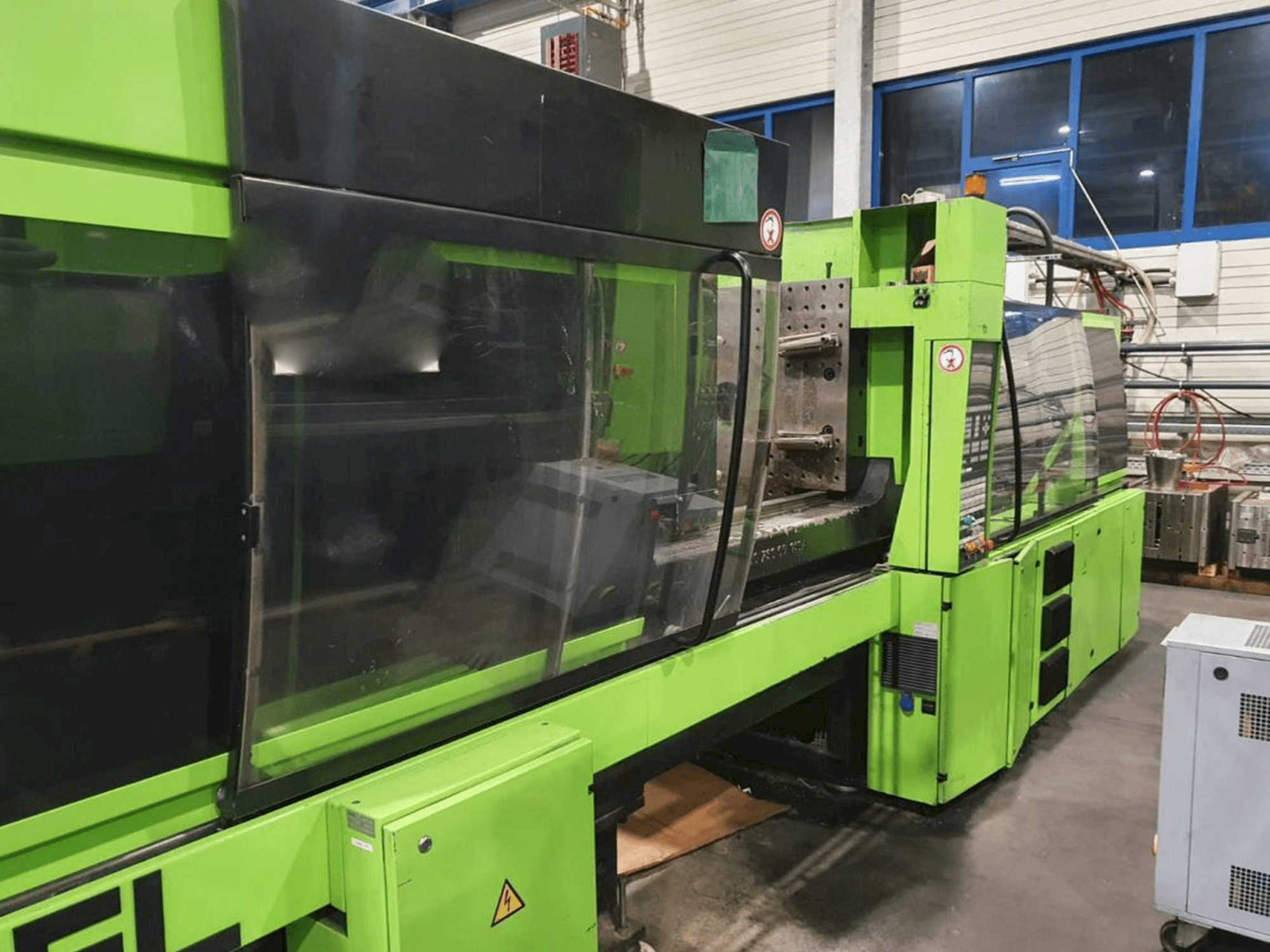 Front view of ENGEL Es 1350/250 Hl machine