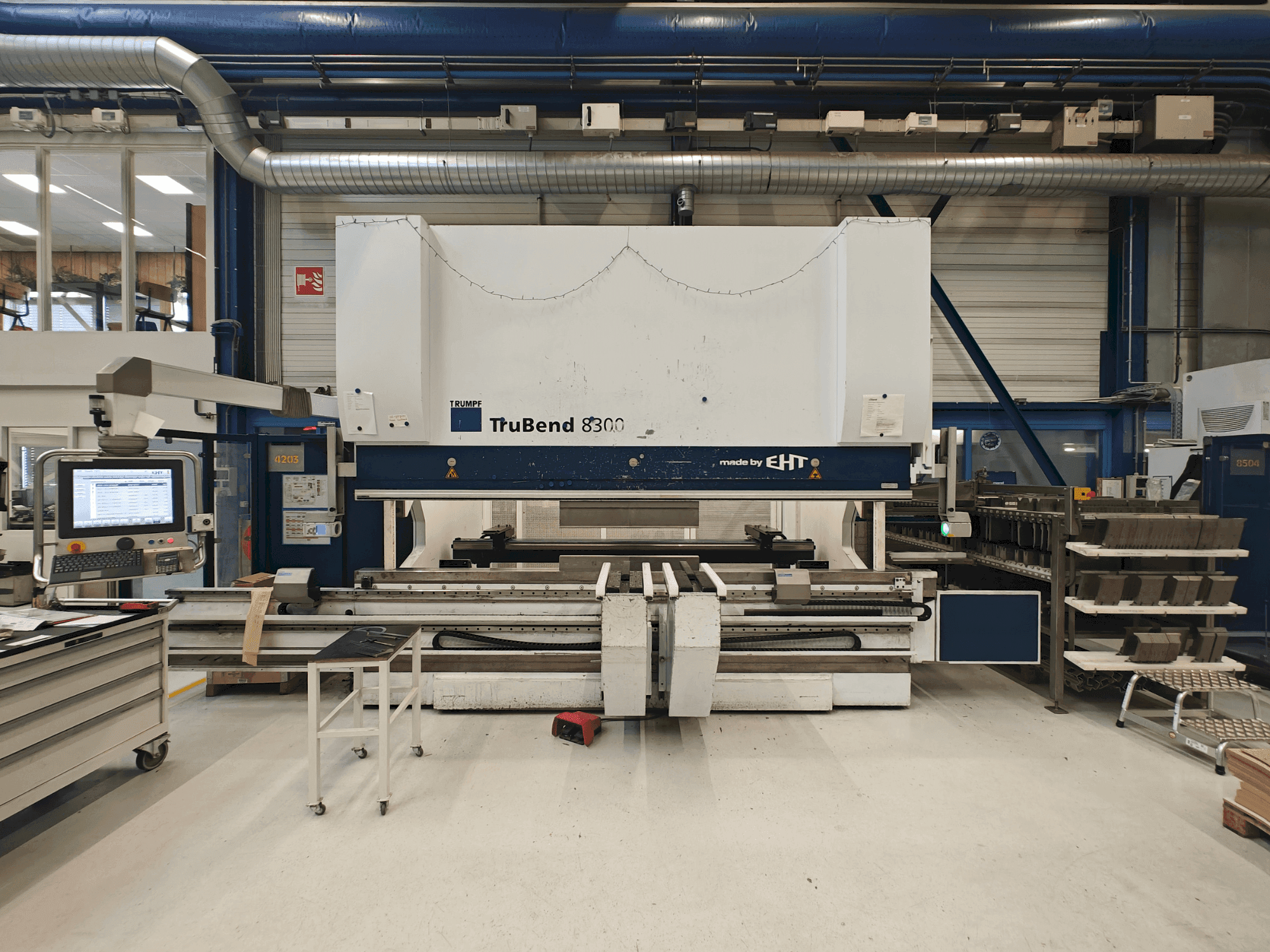 Vue de face de la machine EHT TruBend 8300-40