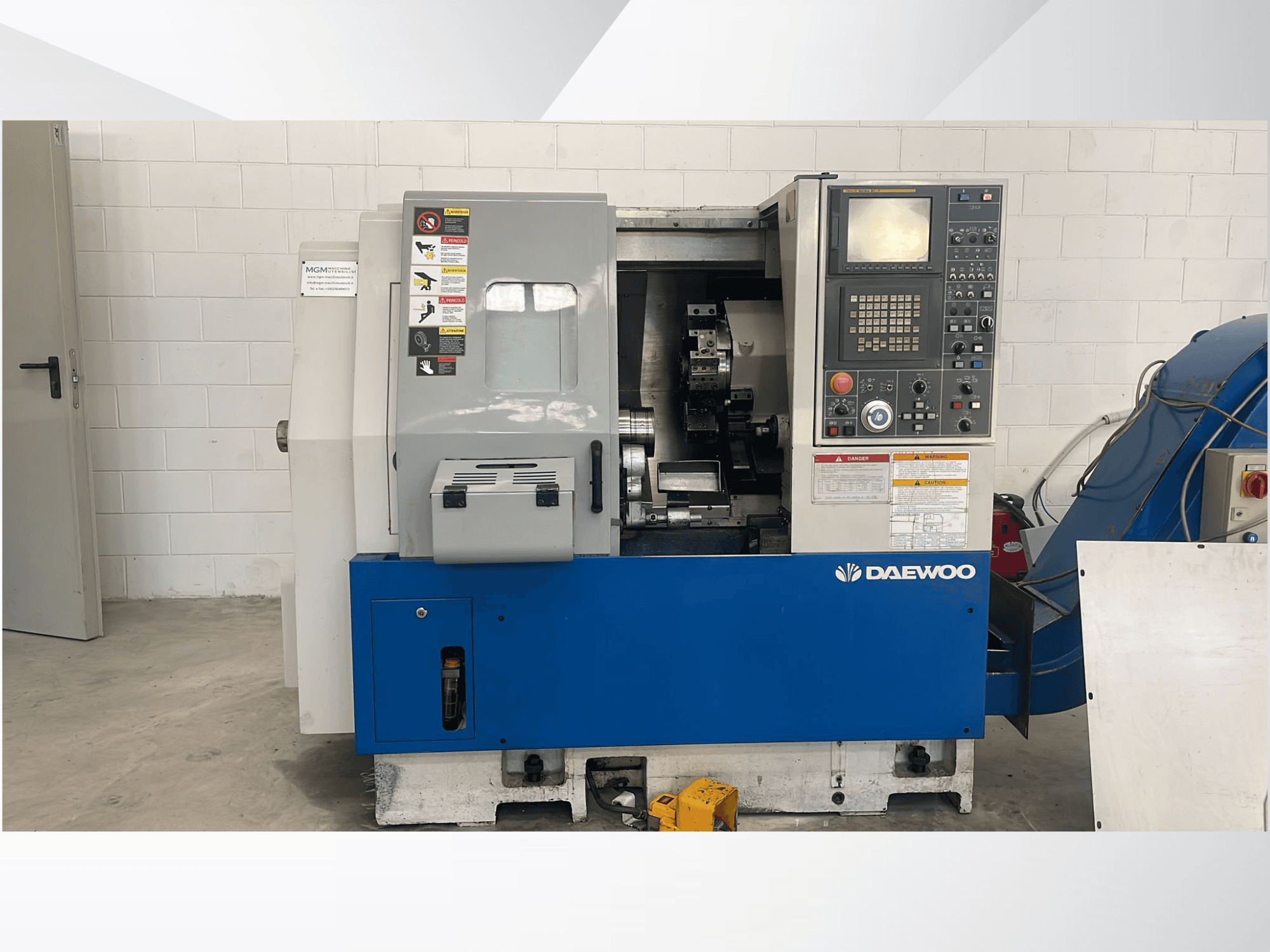 Tour horizontal DAEWOO Lynx 210B en vue de face, avec panneau de commande et machines visibles.