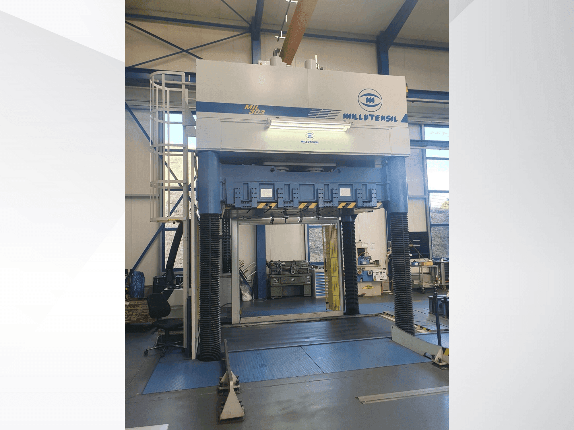 Vue de face de la machine MILLUTENSIL Mil 303