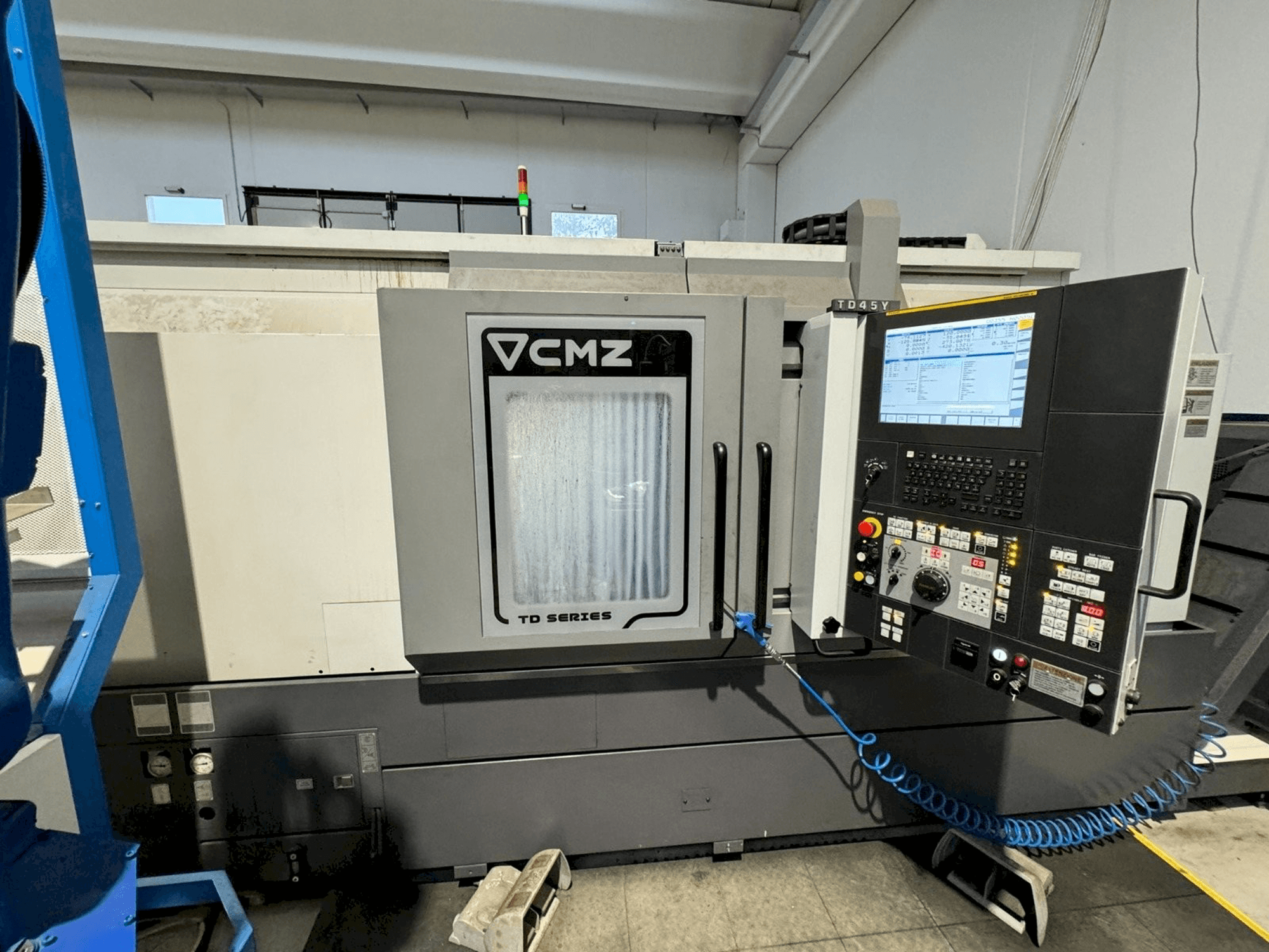 Vue de face de la machine CMZ TD 45 Y 1350