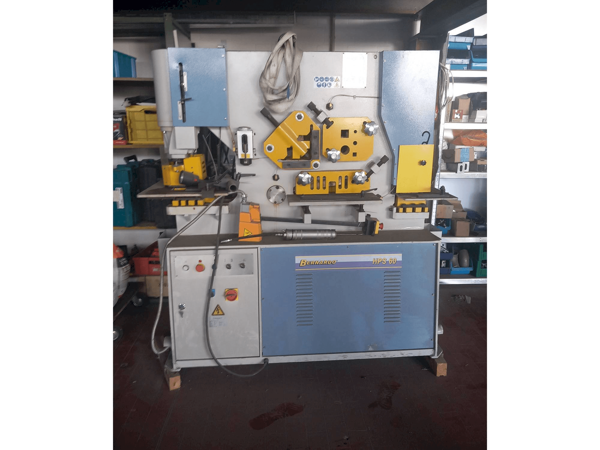 Vue de face de la machine Bernardo HPS 60