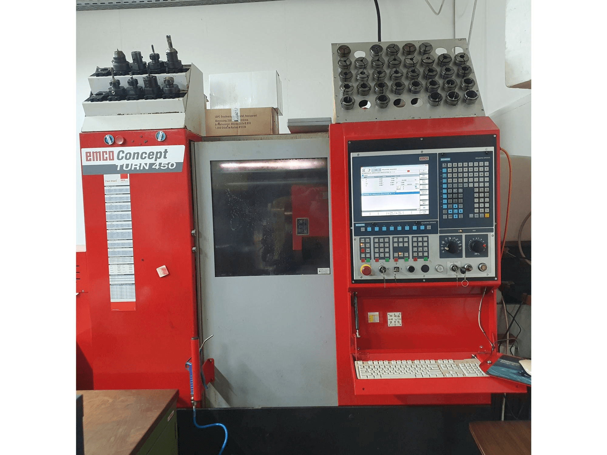 Vue de face de la machine EMCO Concept 450