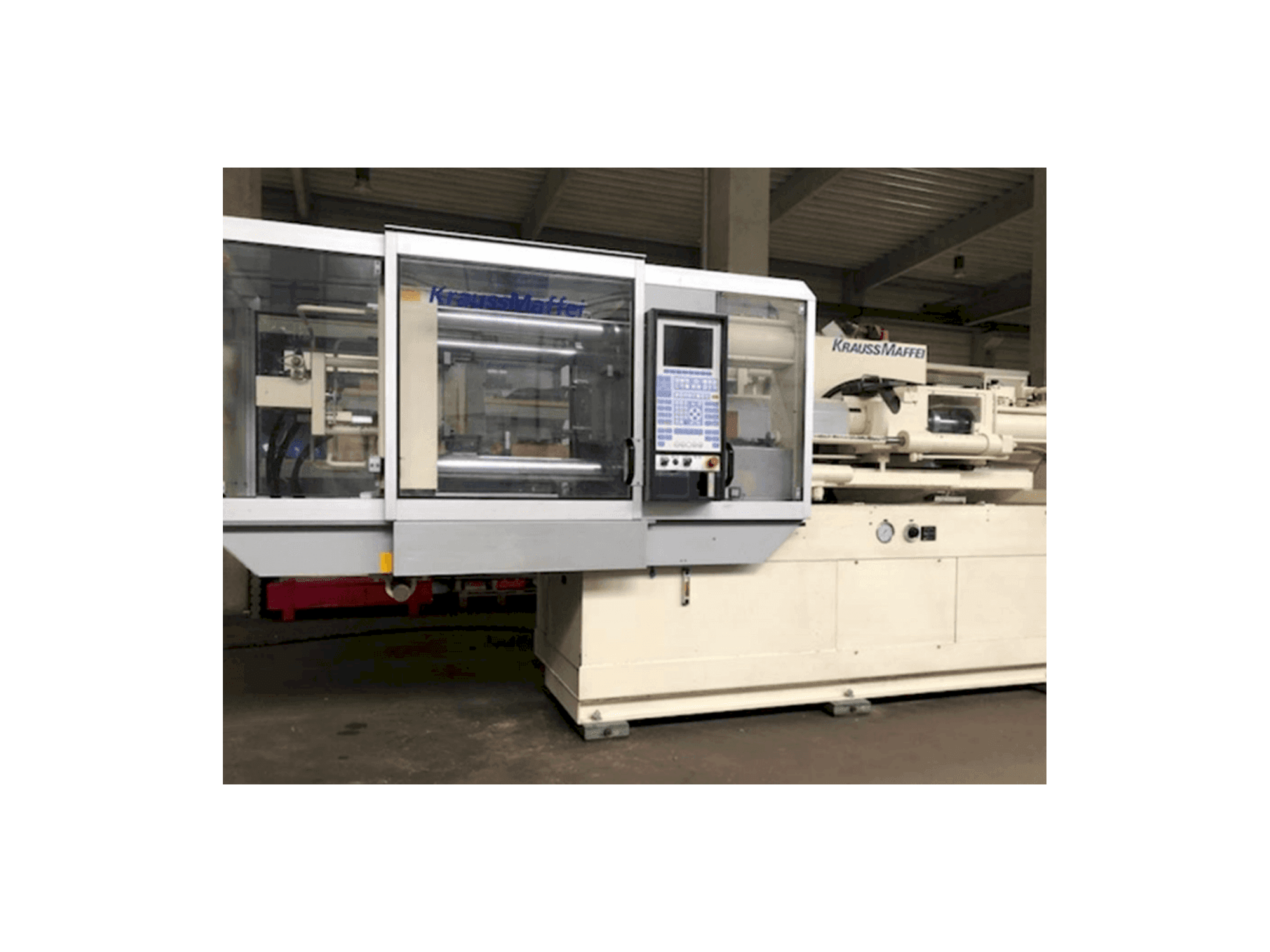 Vue de face de la machine Krauss Maffei 150-700 C2