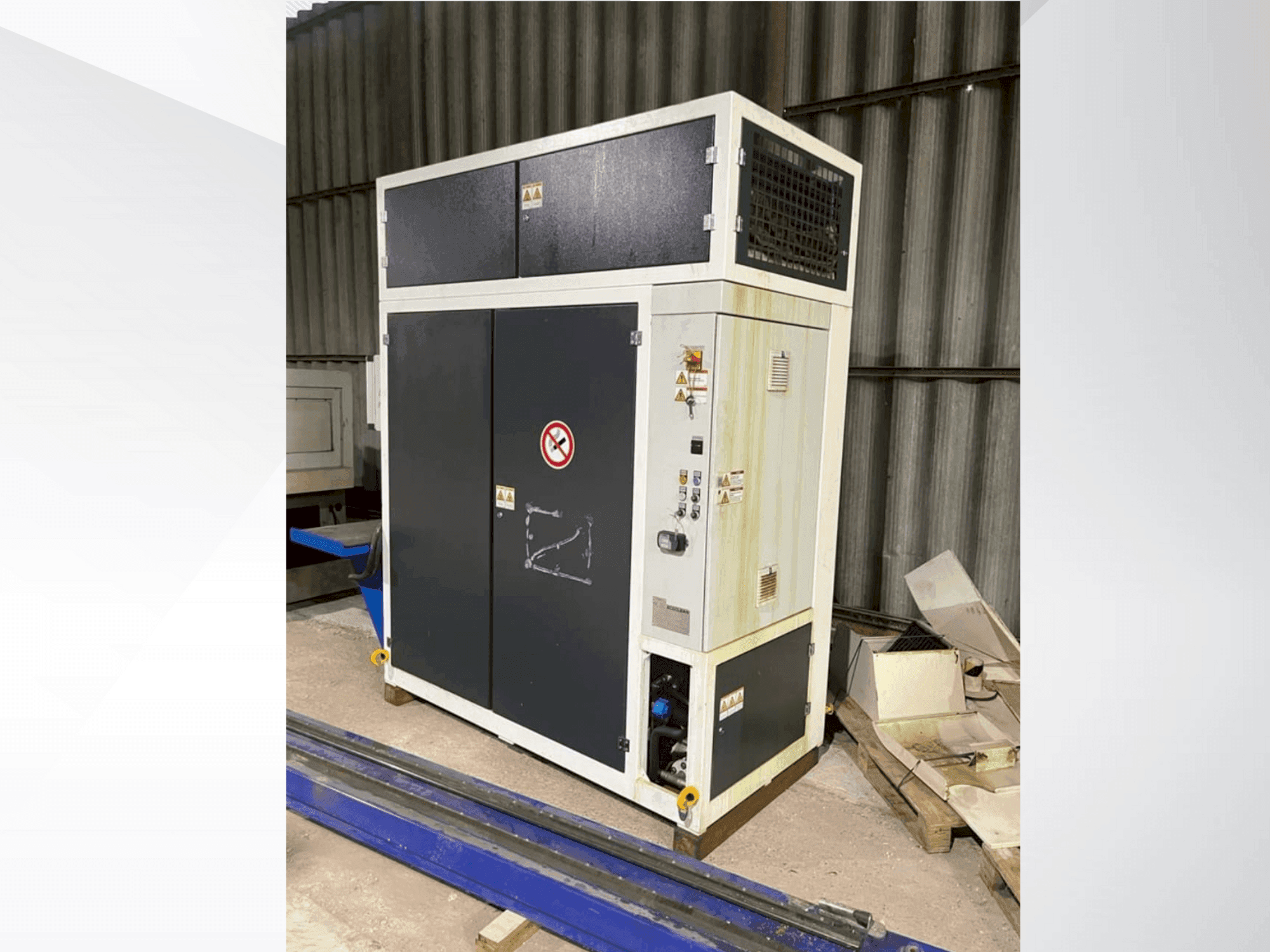 Vue de face de la machine DÜRR Ecoclean Minio 85c (2019)