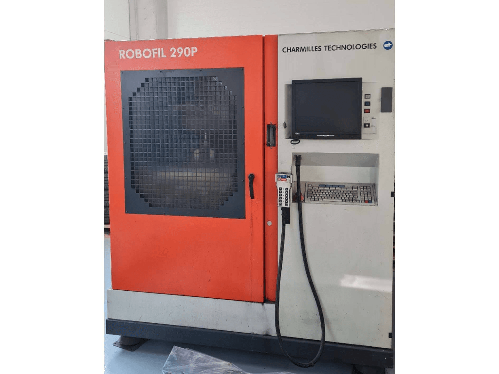 Front view of CHARMILLES Robofil 290P machine