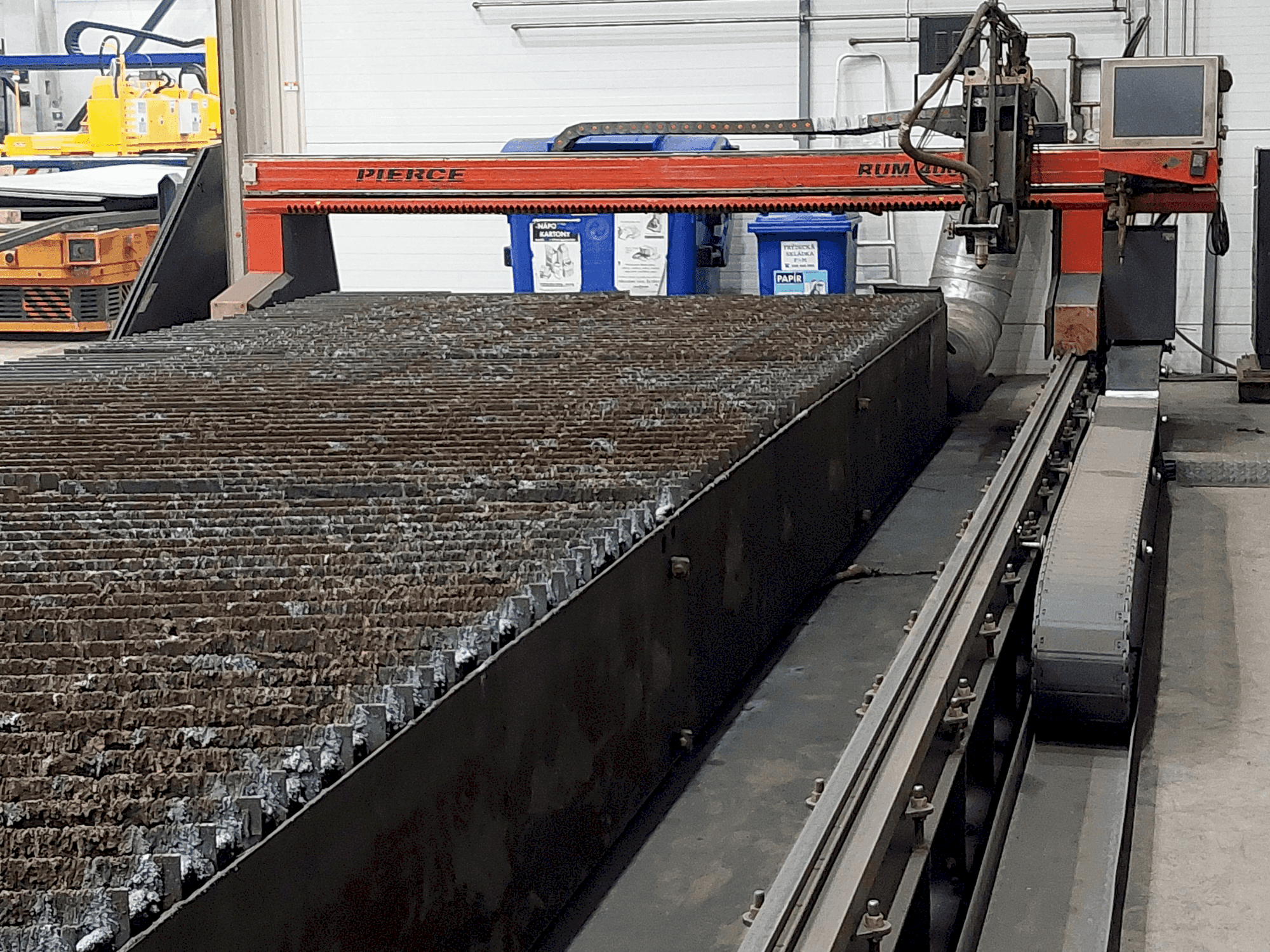 Vue de face de la machine PIERCE RUM 4000 GP