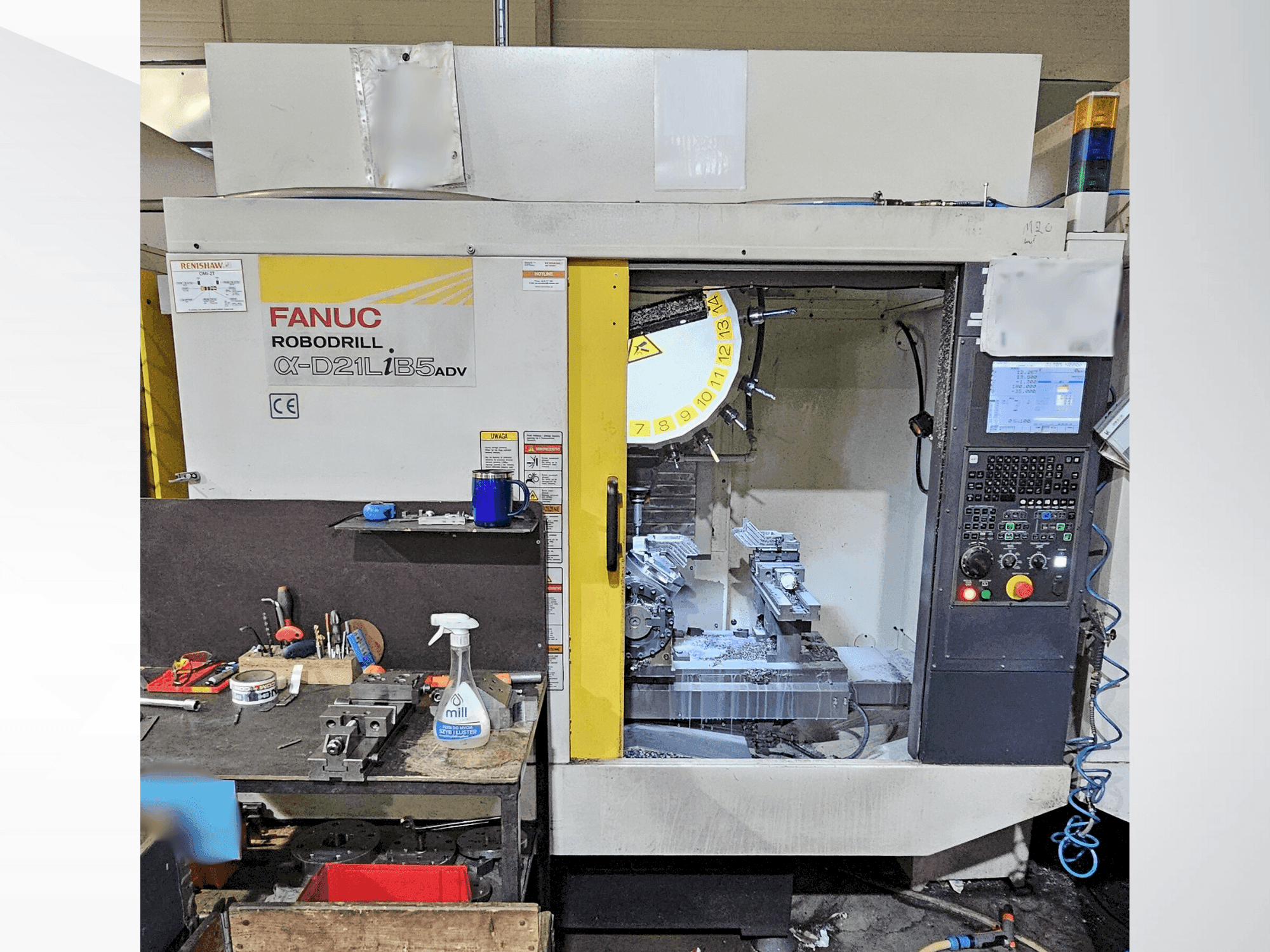 Vue de face de la machine FANUC Robodrill α-D21LiB5ADV