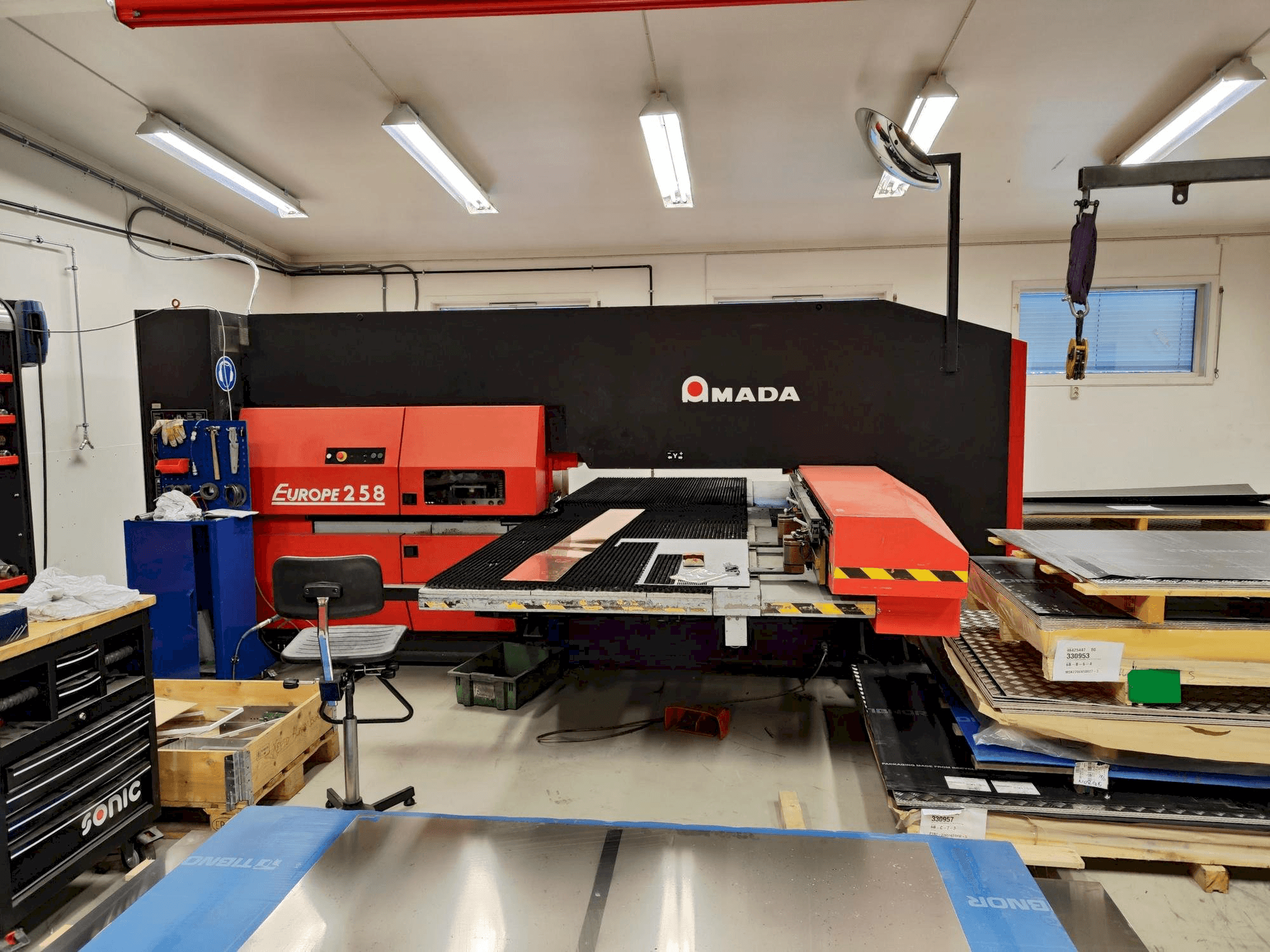 Vue de face de la machine AMADA EUROPE 258