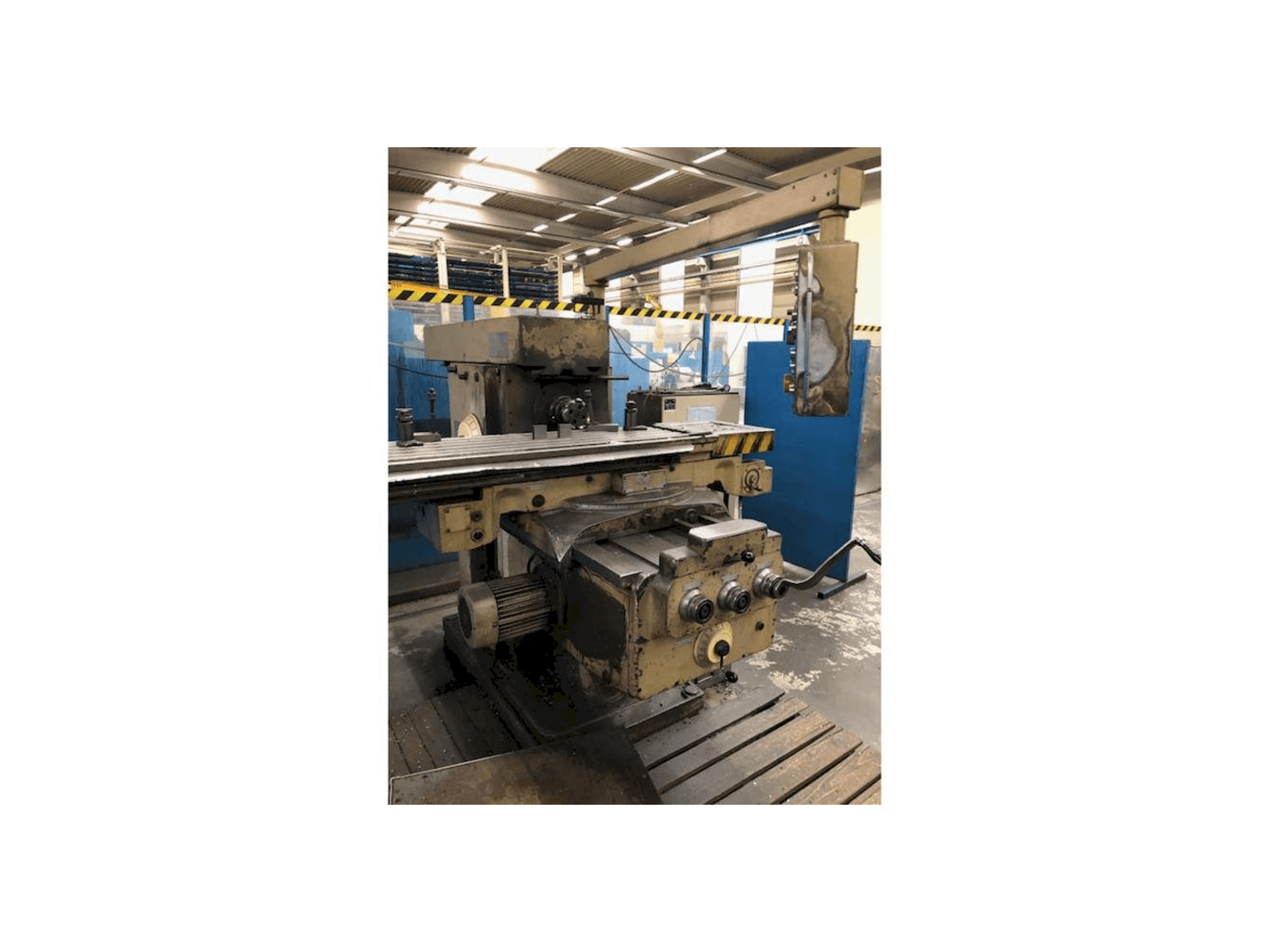 Vue de face de la machine FU W 400 VI / 2