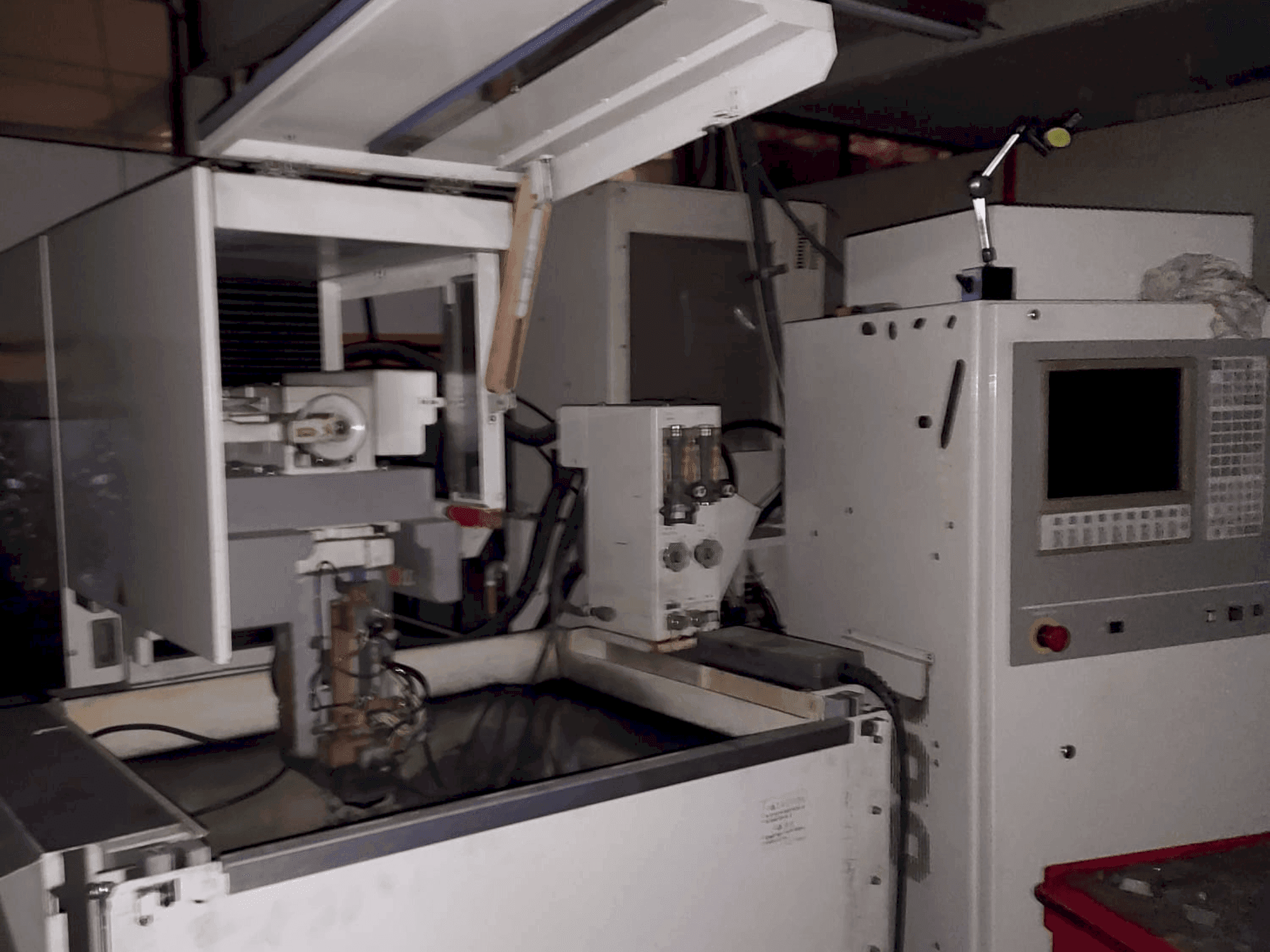 Vue de face de la machine Mitsubishi FX10K